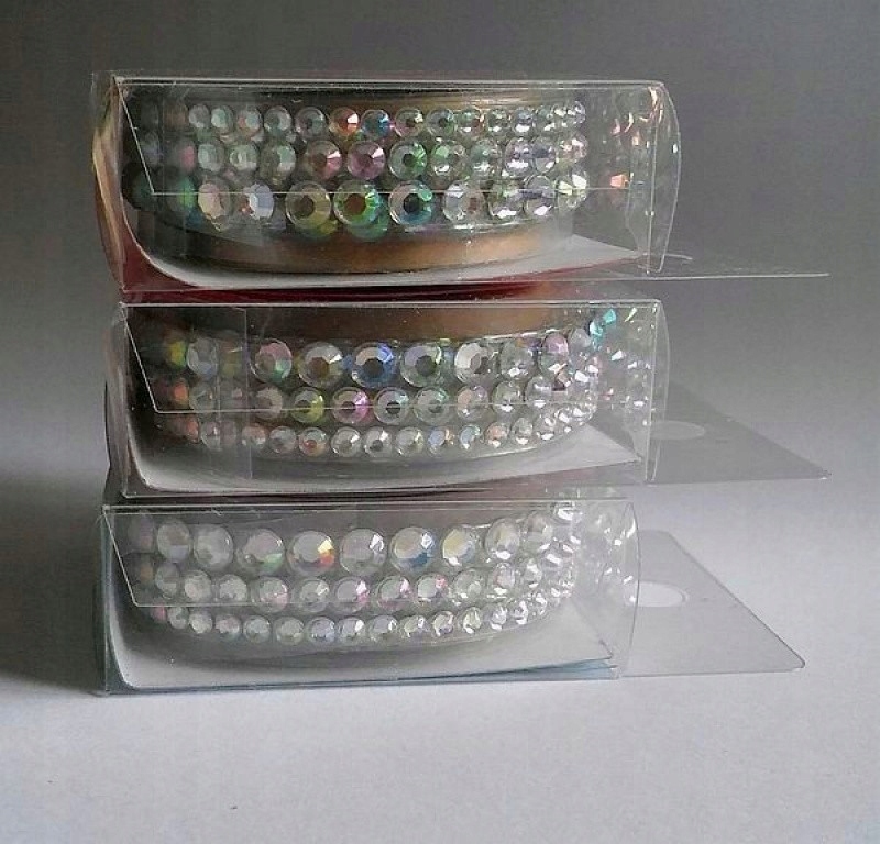 SAMOPRZYLEPNA TAŚMA OZDOBNA Z DŻETAMI PLASTIKOWA Marka Artyk