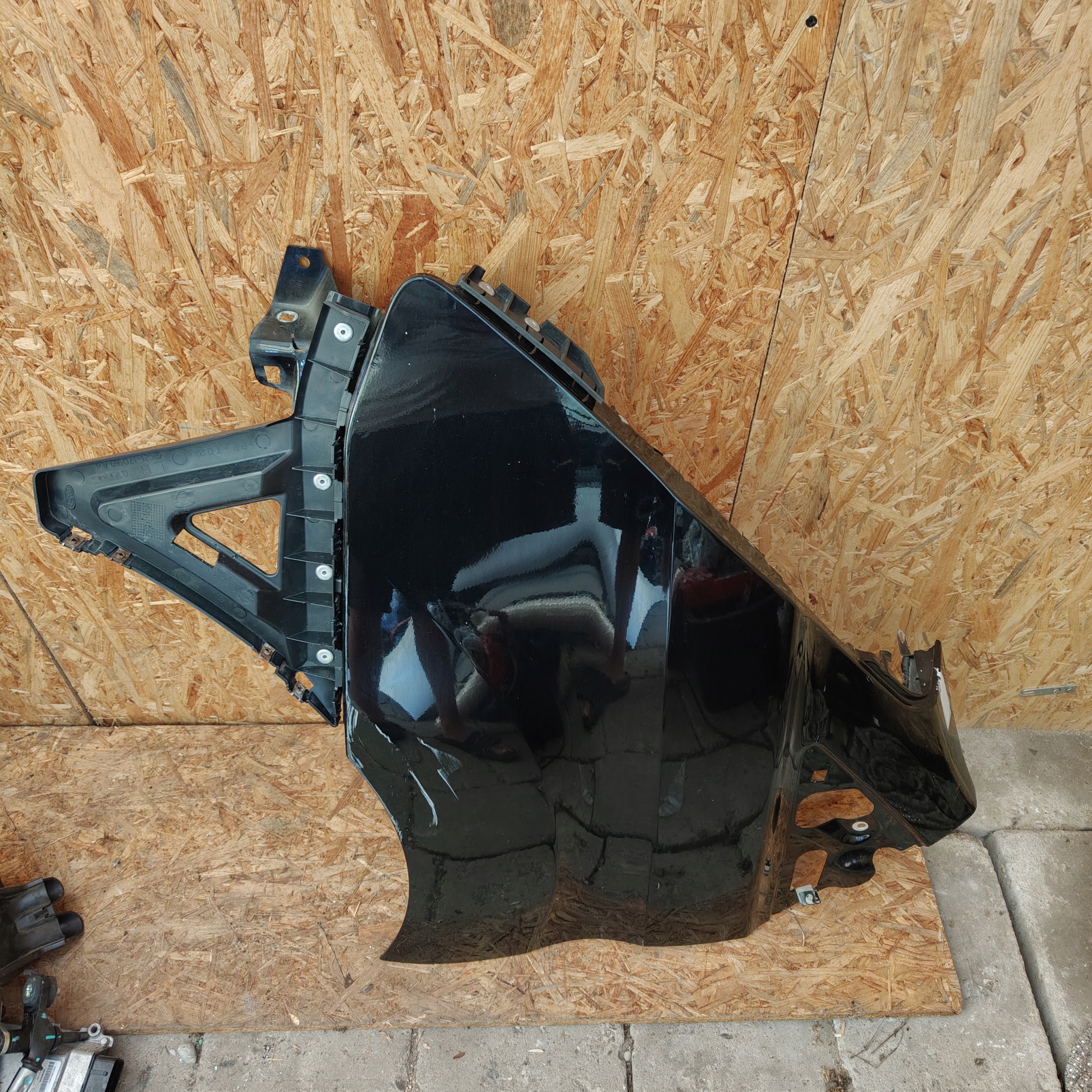 blatník přední předek levý FORD CUSTOM MK8