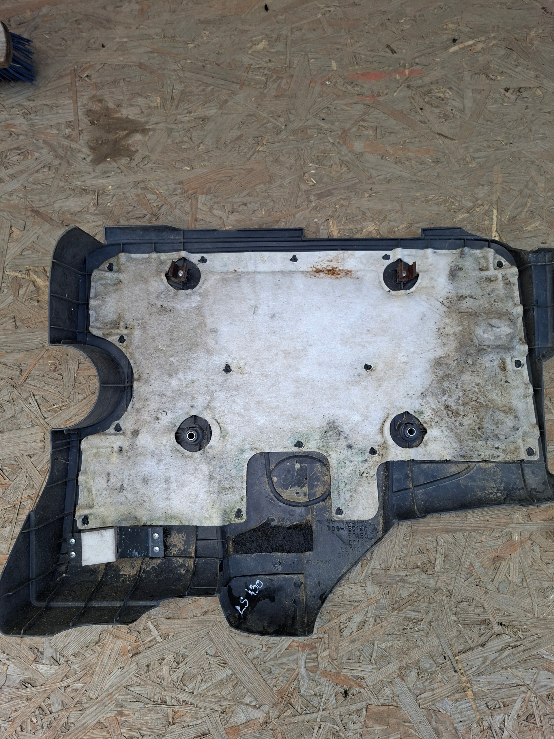 motor cover upper LEXUS 1120950140