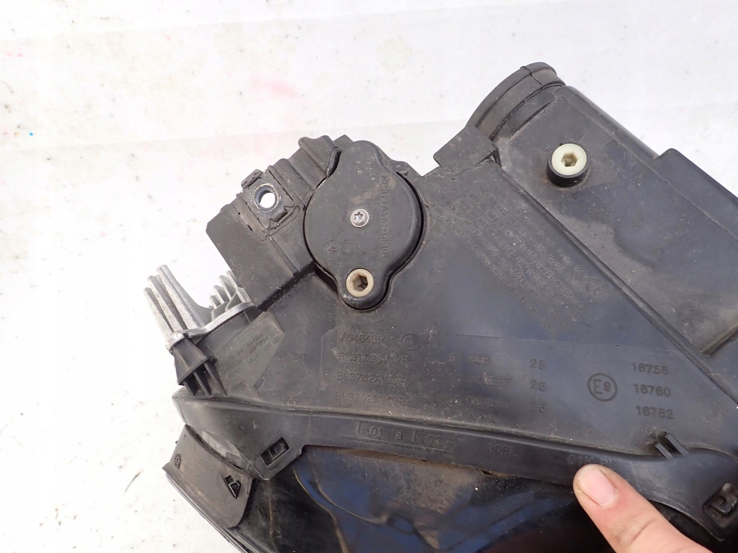 VW SPORTSVAN LIFT 18- light right front front FULL LED 517941036