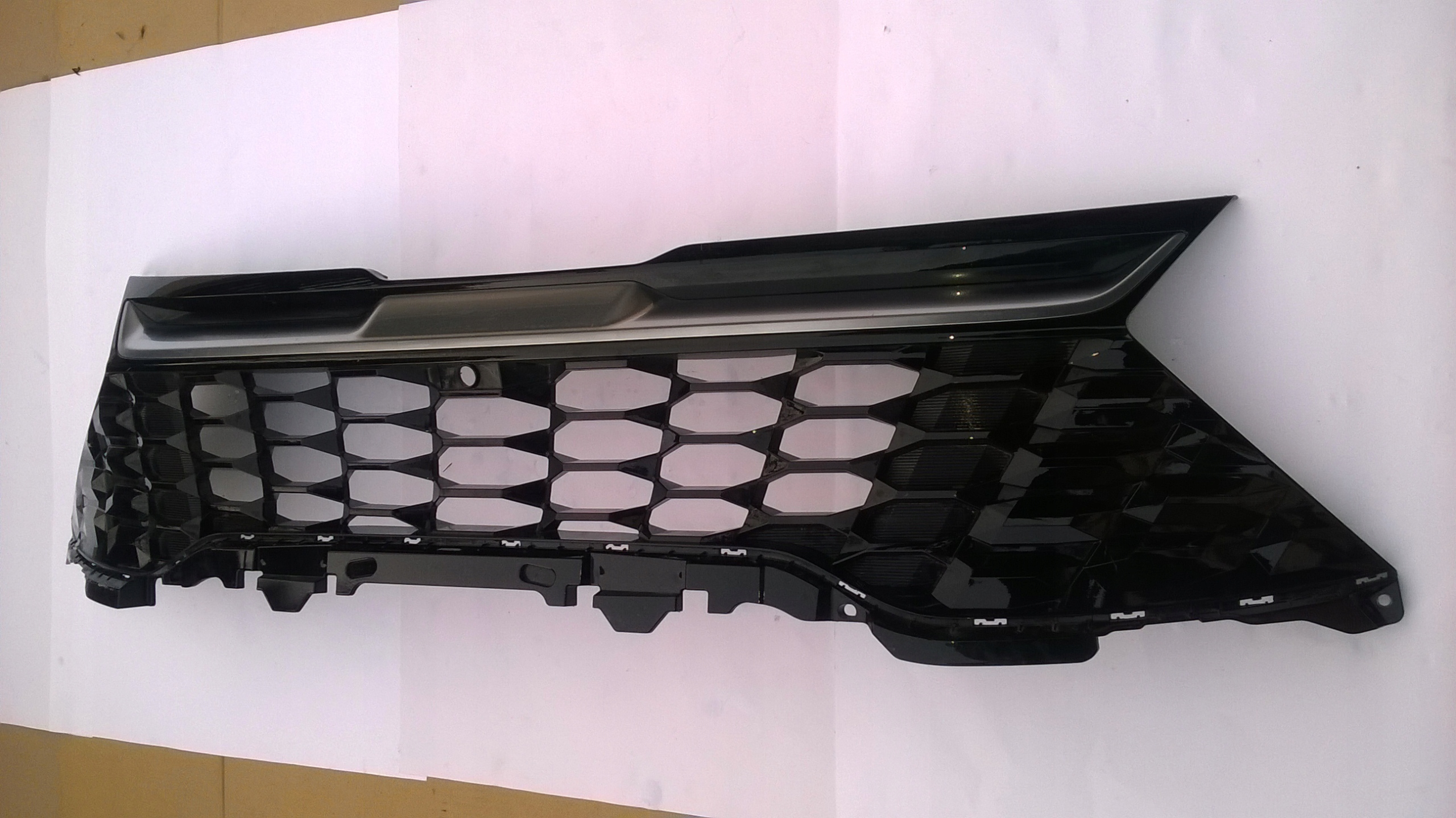 KIA SPORTAGE V GRILL 86351-R2030