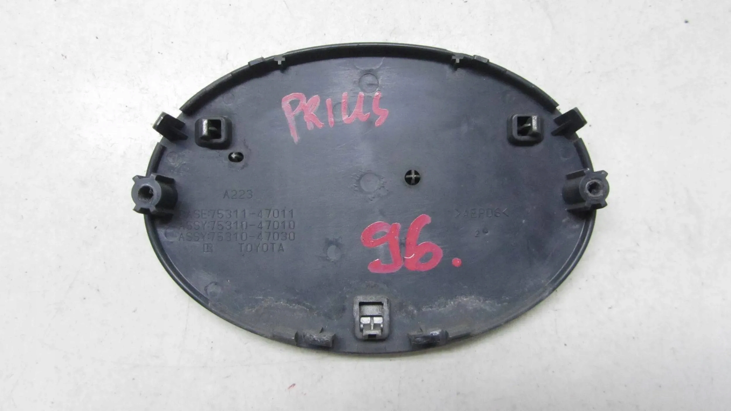 TOYOTA PRIUS III EMBLEMAT ZNACZEK LOGO 75311-47011 Numer katalogowy części 75311-47011