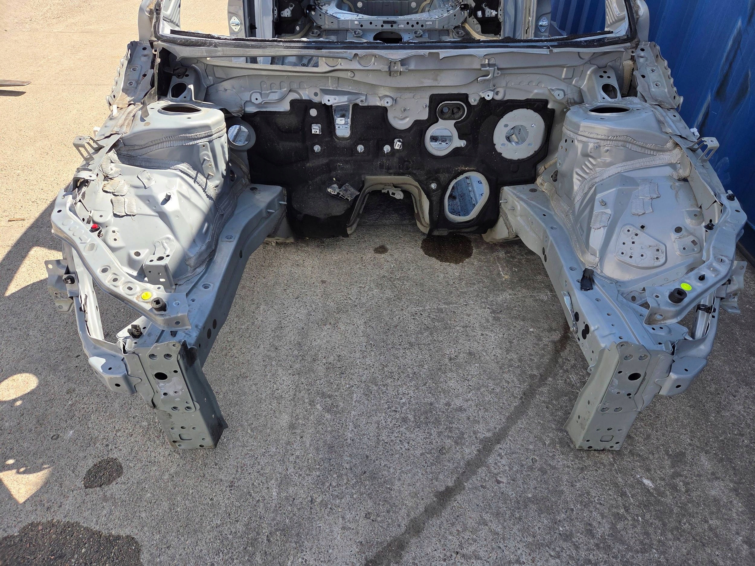 Toyota Corolla E21 Kombi front Podluznice