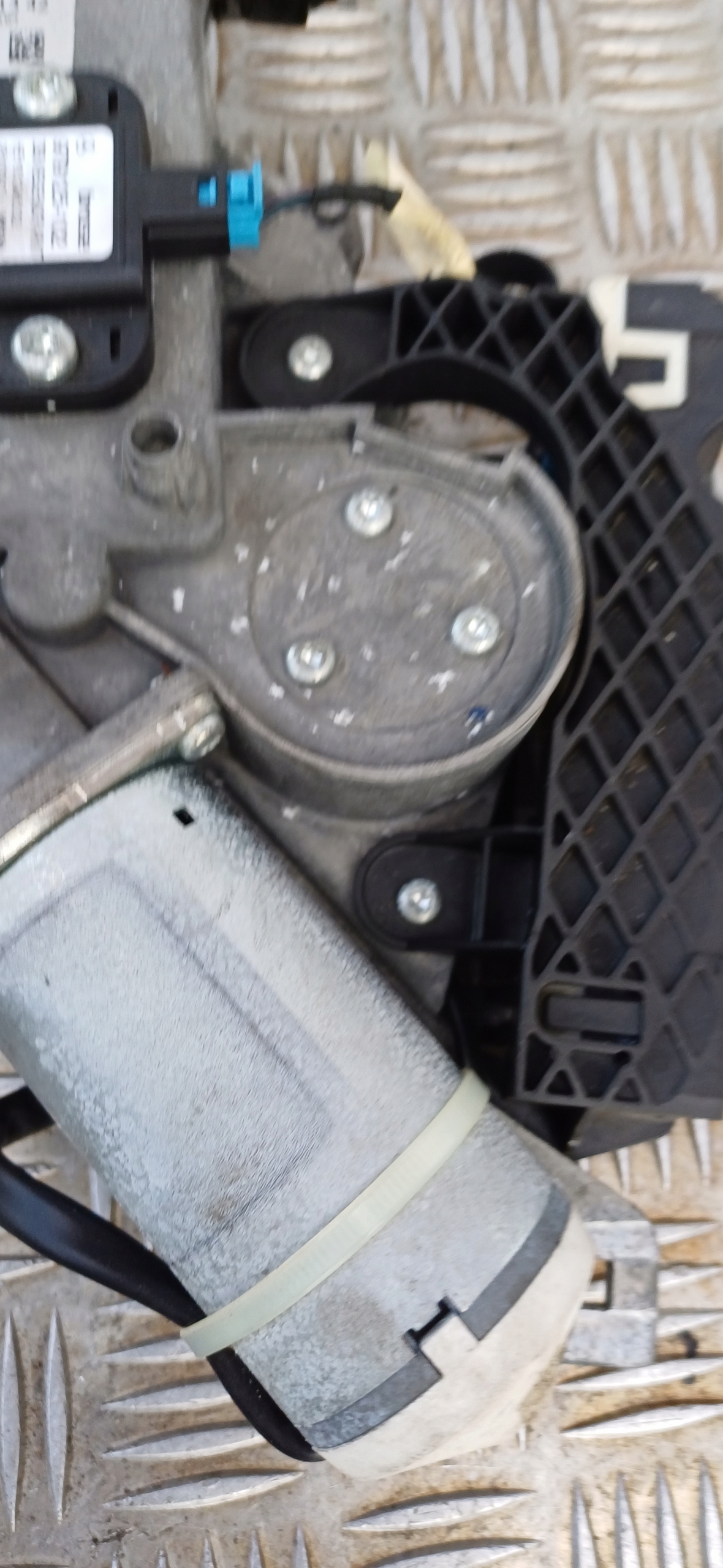 MERCEDES W204 W212 NAPED Mécanisme du capot a2048201342