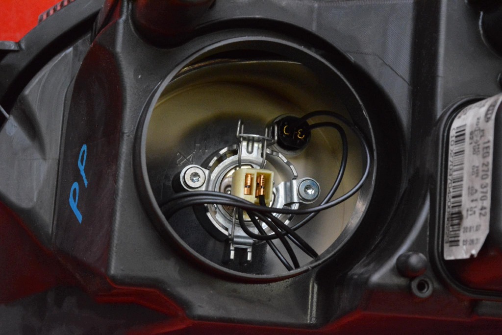 REFLEKTOR right light front EU 13239289RH OPEL ASTRA 3 III H 04-07