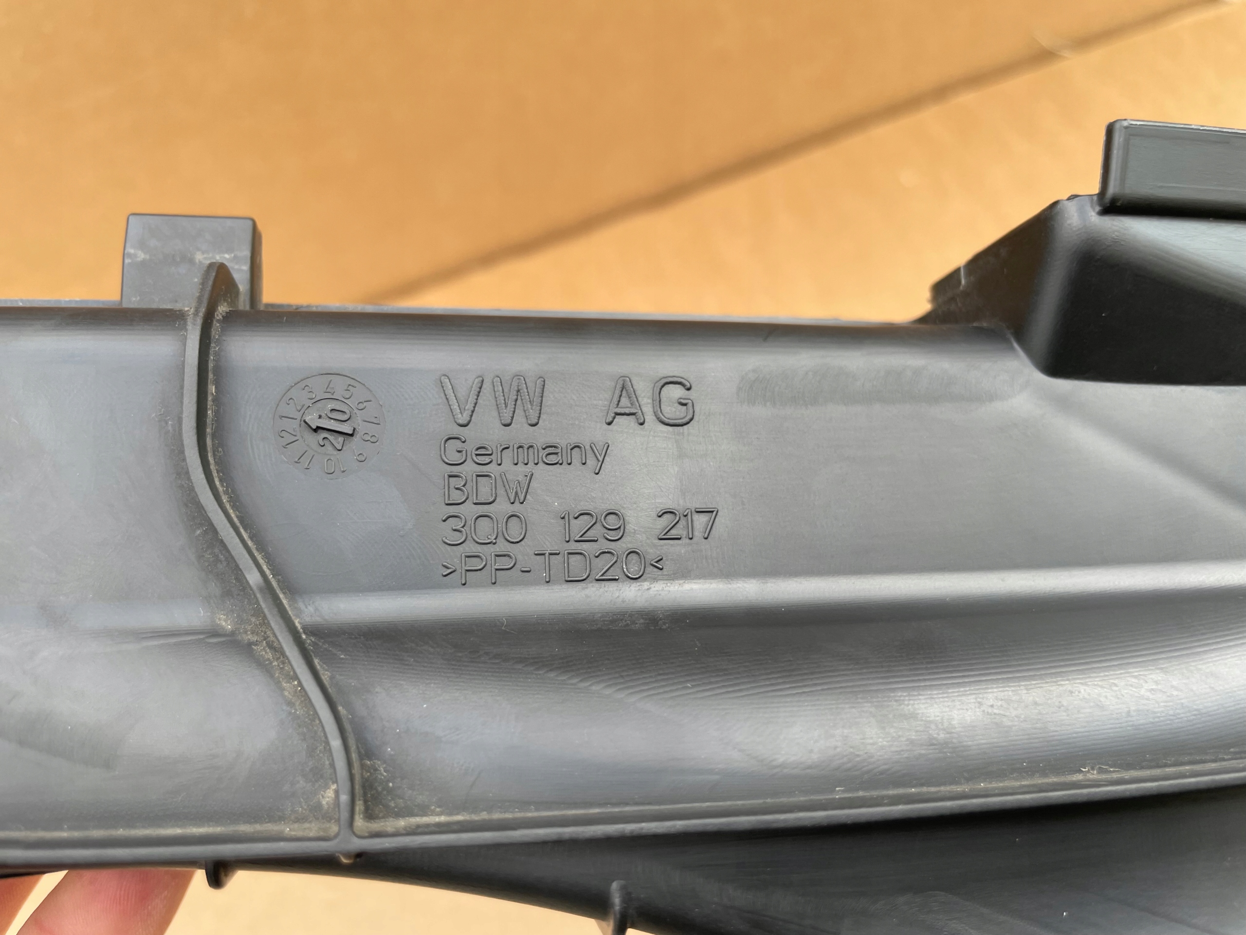 air hose VW SKODA AUDI original 3Q0129217