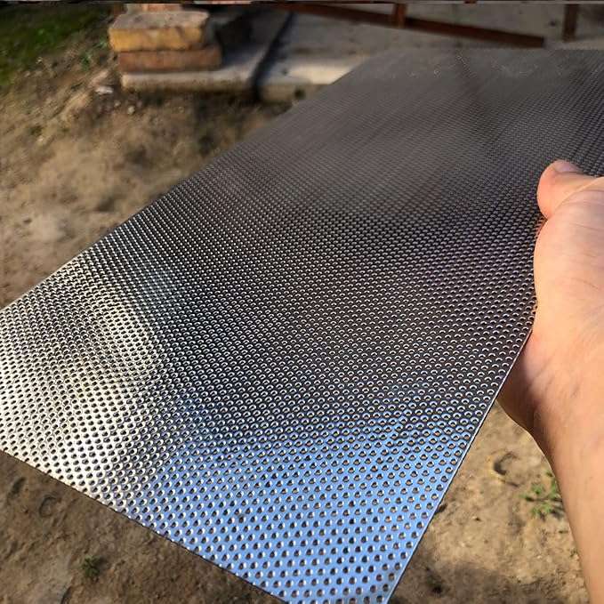 Perforovaný plech z z nerezové oceli, síťovina 1,5 mm, 400 mm x 200 mm