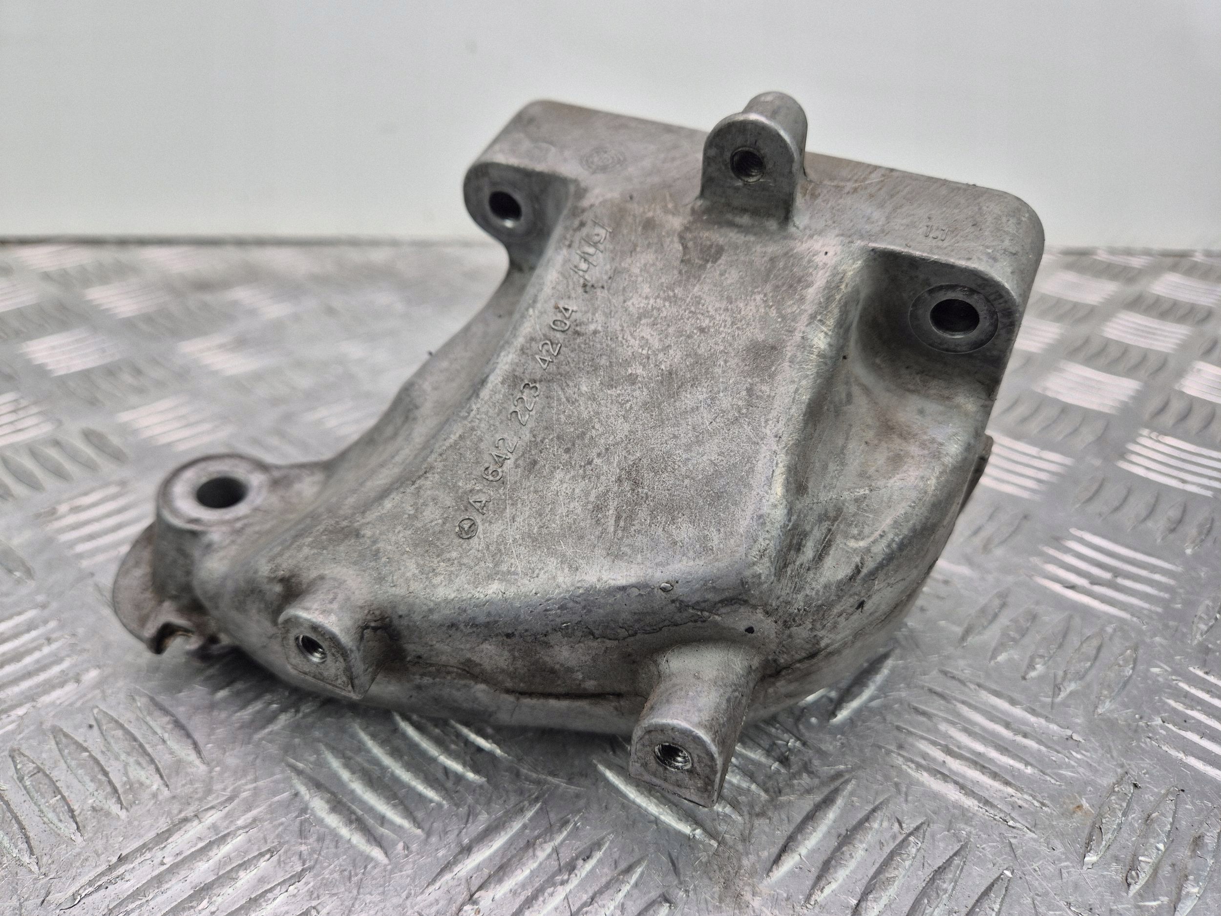 engine mount Mercedes ML350 W166 A6422234204 OM642.826