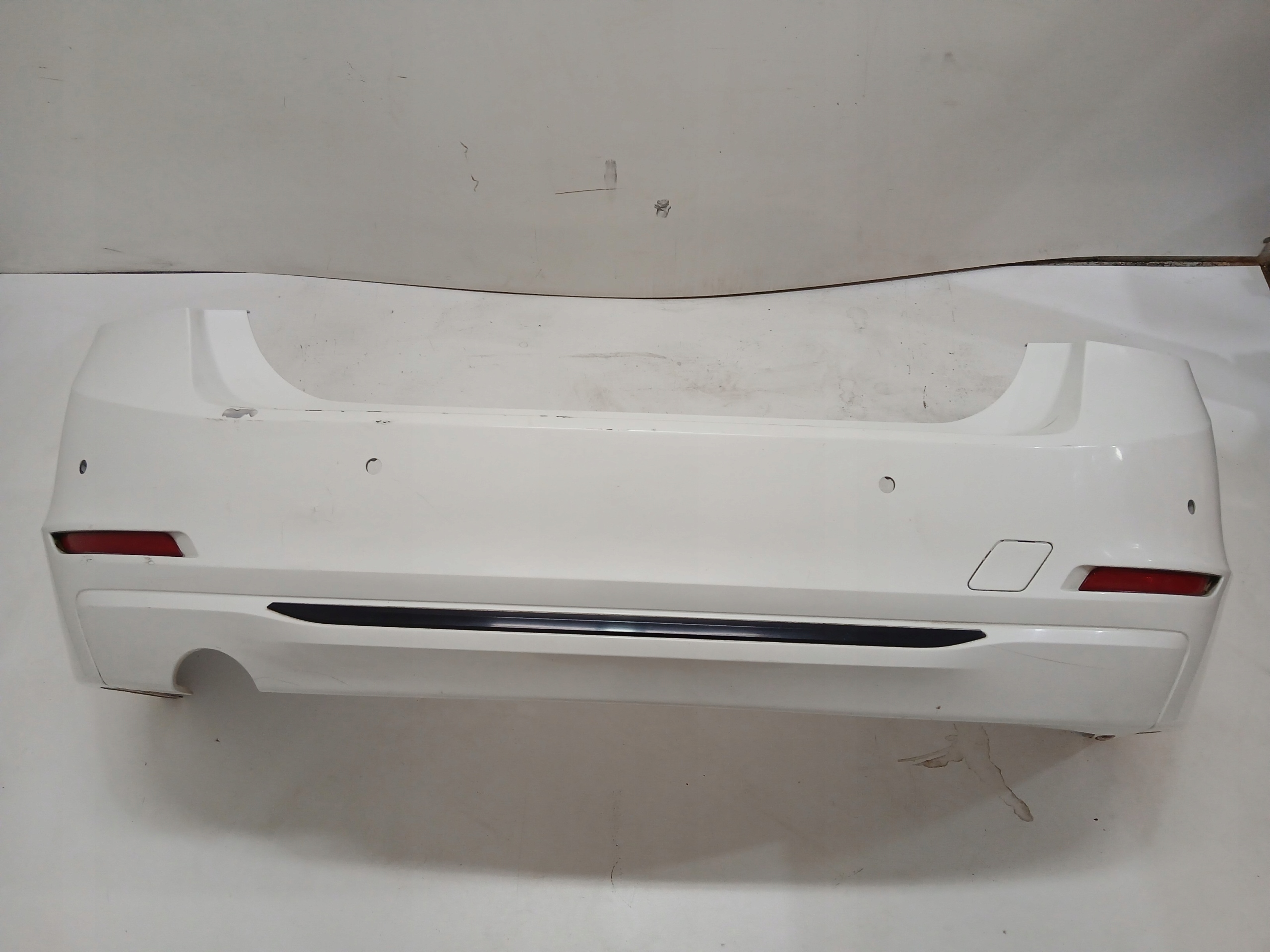 lökhárító hátsó BMW F30 300