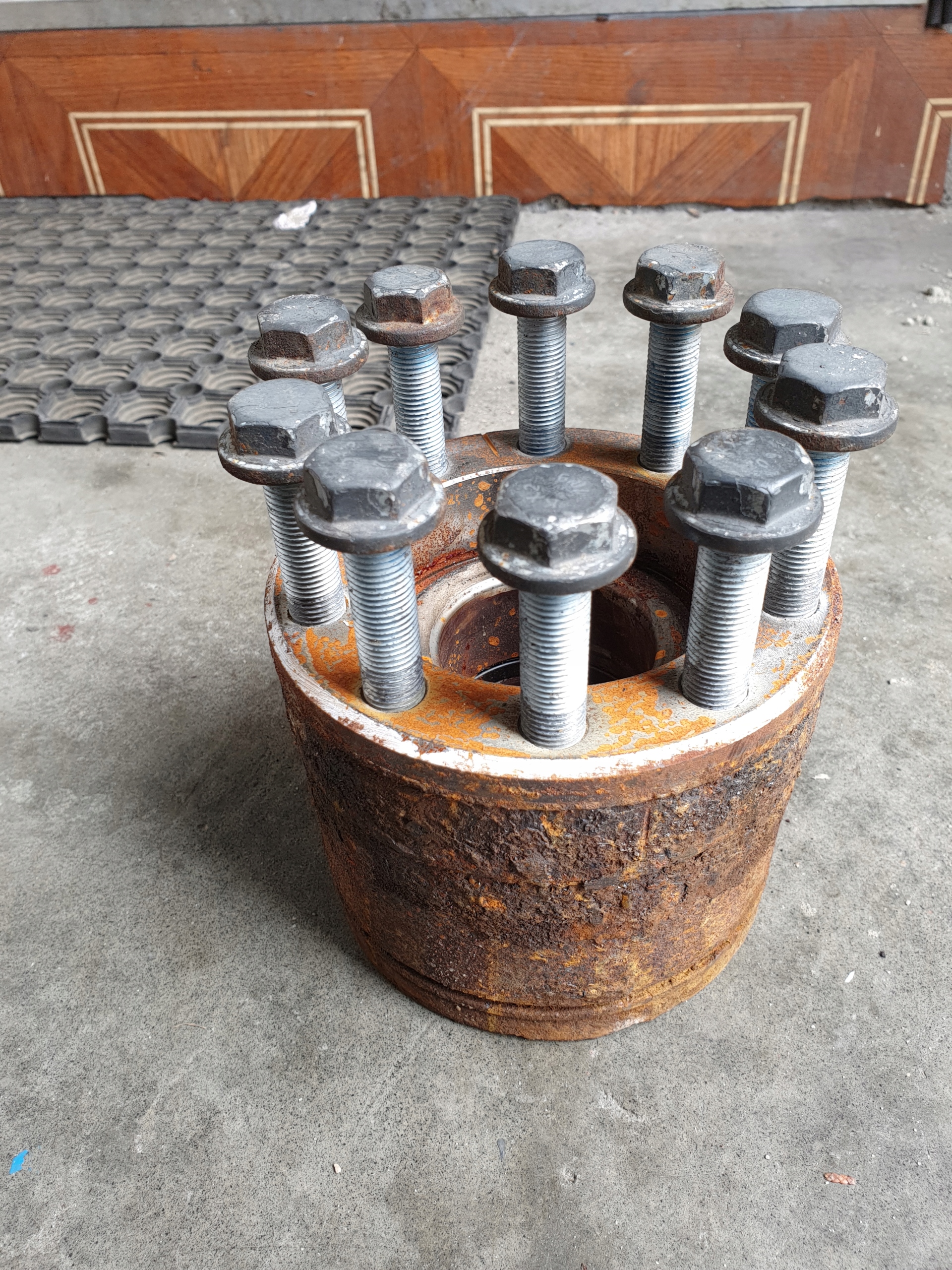 972 330 - ATEGO ПЕРЕДНЯЯ СТУПИЦА ПЕРЕДНЕЕ КОЛЕСО 17,5 ОСЬ VL2 FVAT