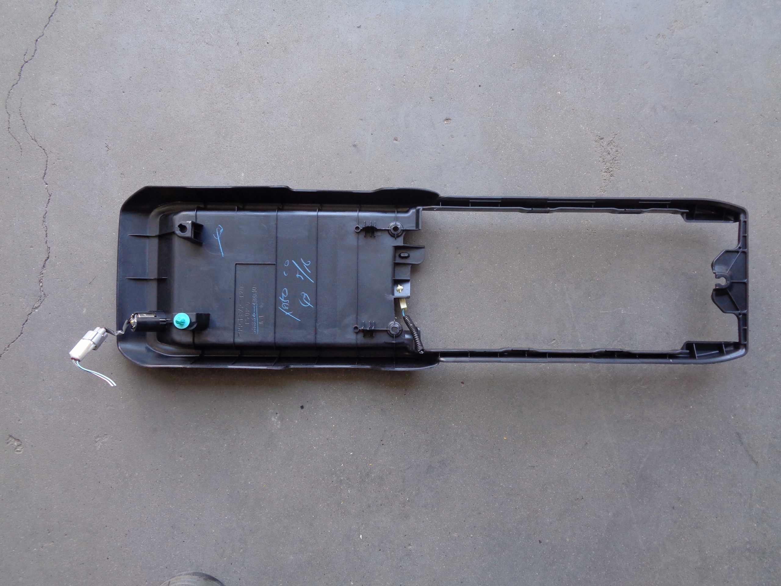 TUNEL 58834-48030 LEXUS RX II RX400 H RX300