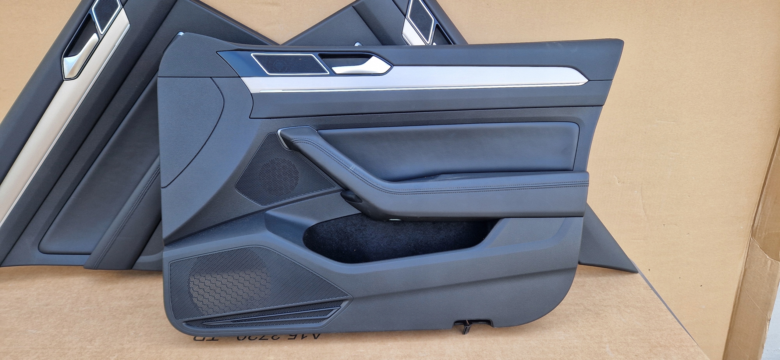 side PASSAT B8 sedan leather mouldings ALU as new