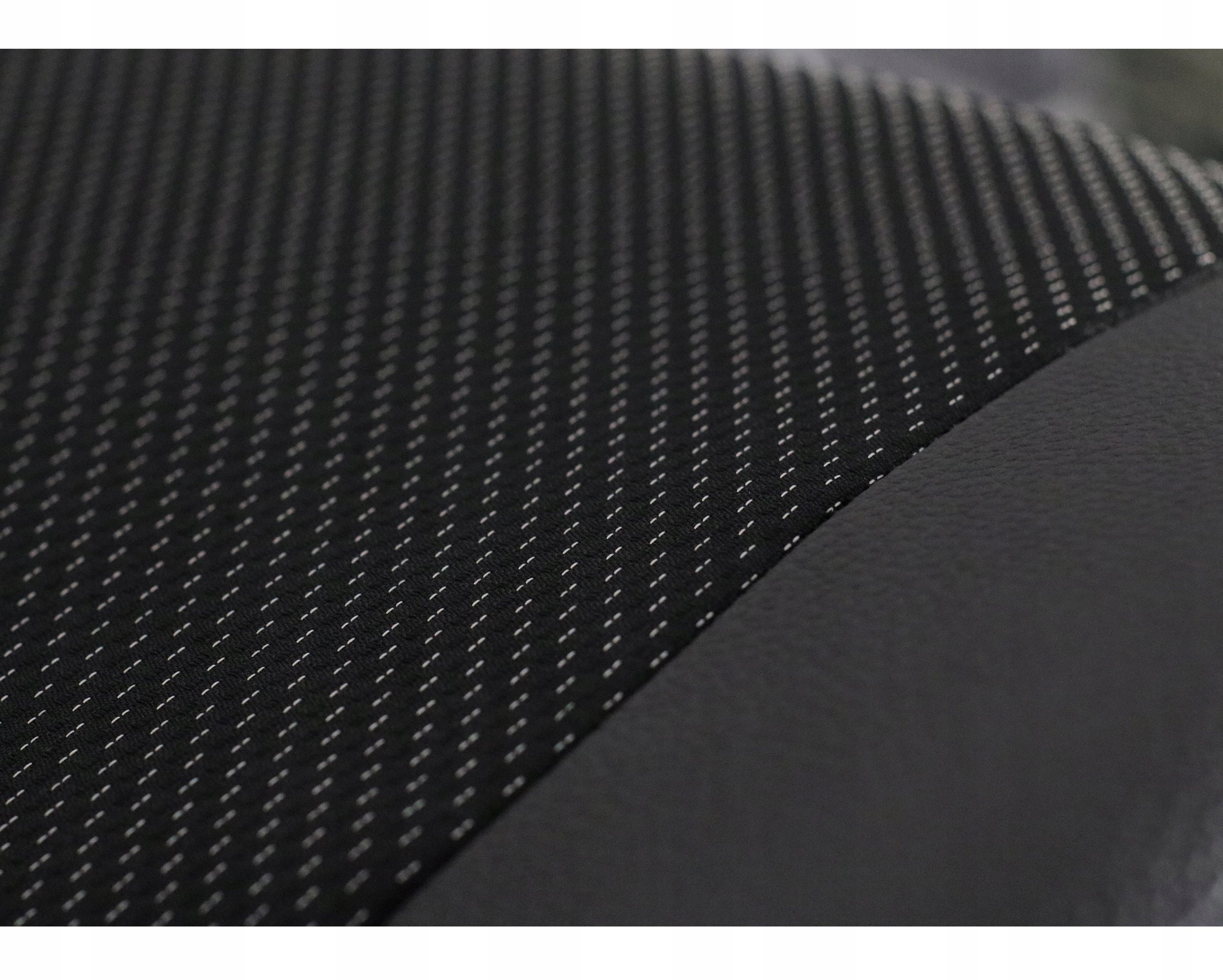 POKROWCE SAMOCHODOWE MIAROWE ROYAL VW GOLF 7 Cechy dodatkowe szwy/otwory na poduszki powietrzne