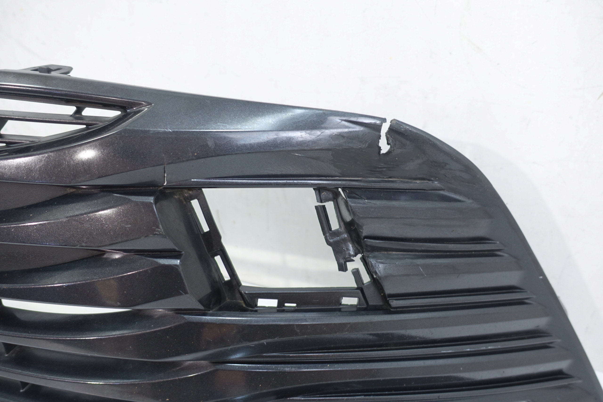 TOYOTA CAMRY VIII 2017- grille grid central of a bumper front 53113-33020