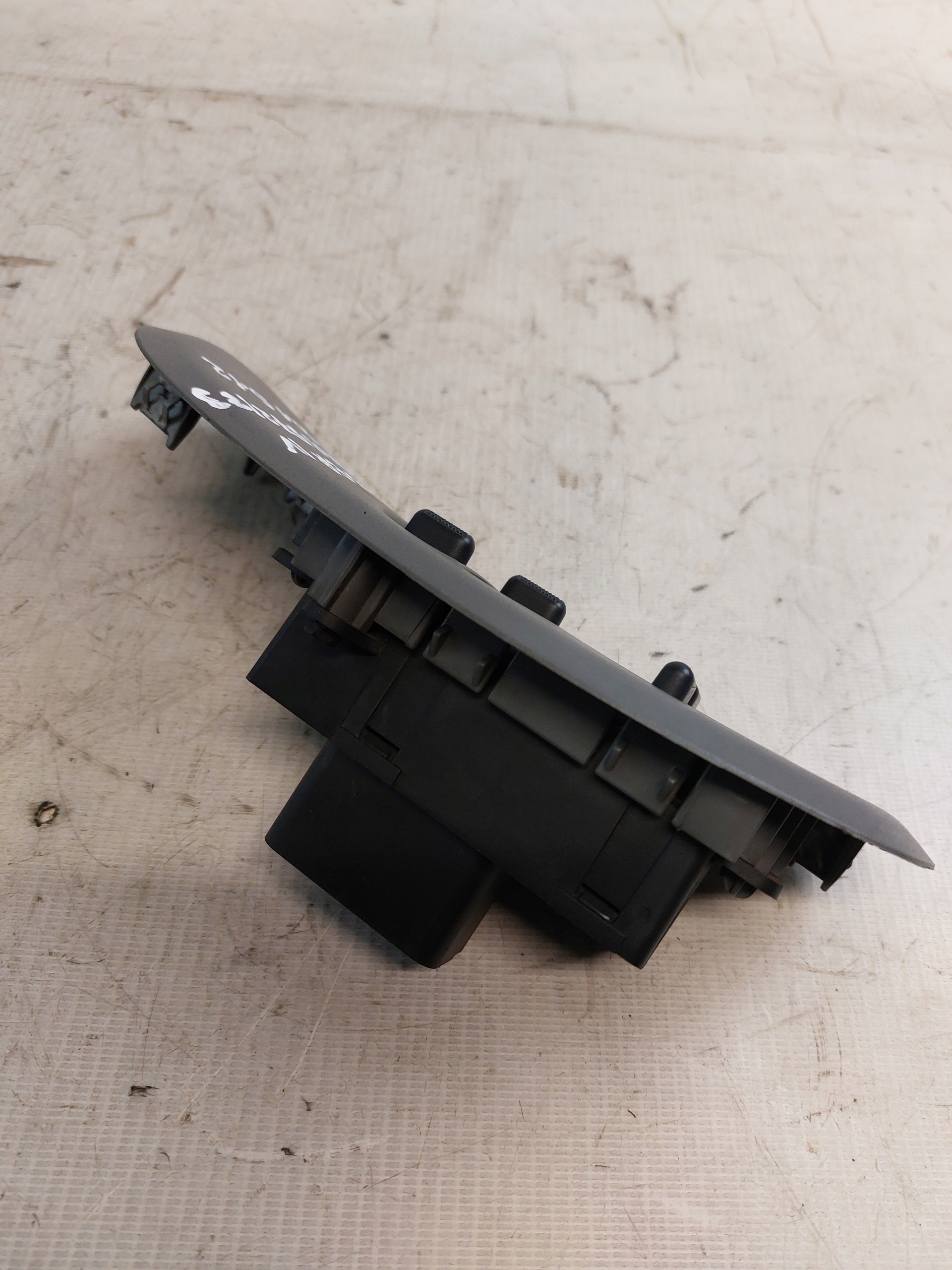 window control switch CHRYSLER VOYAGER IV
