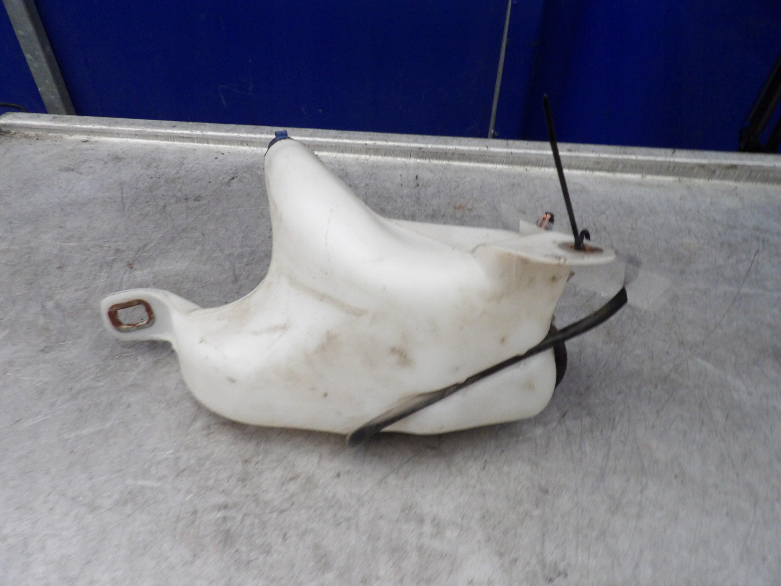 FIAT PUNTO II BEHÄLTER SPRITZDÜSE LIFT 1,2B