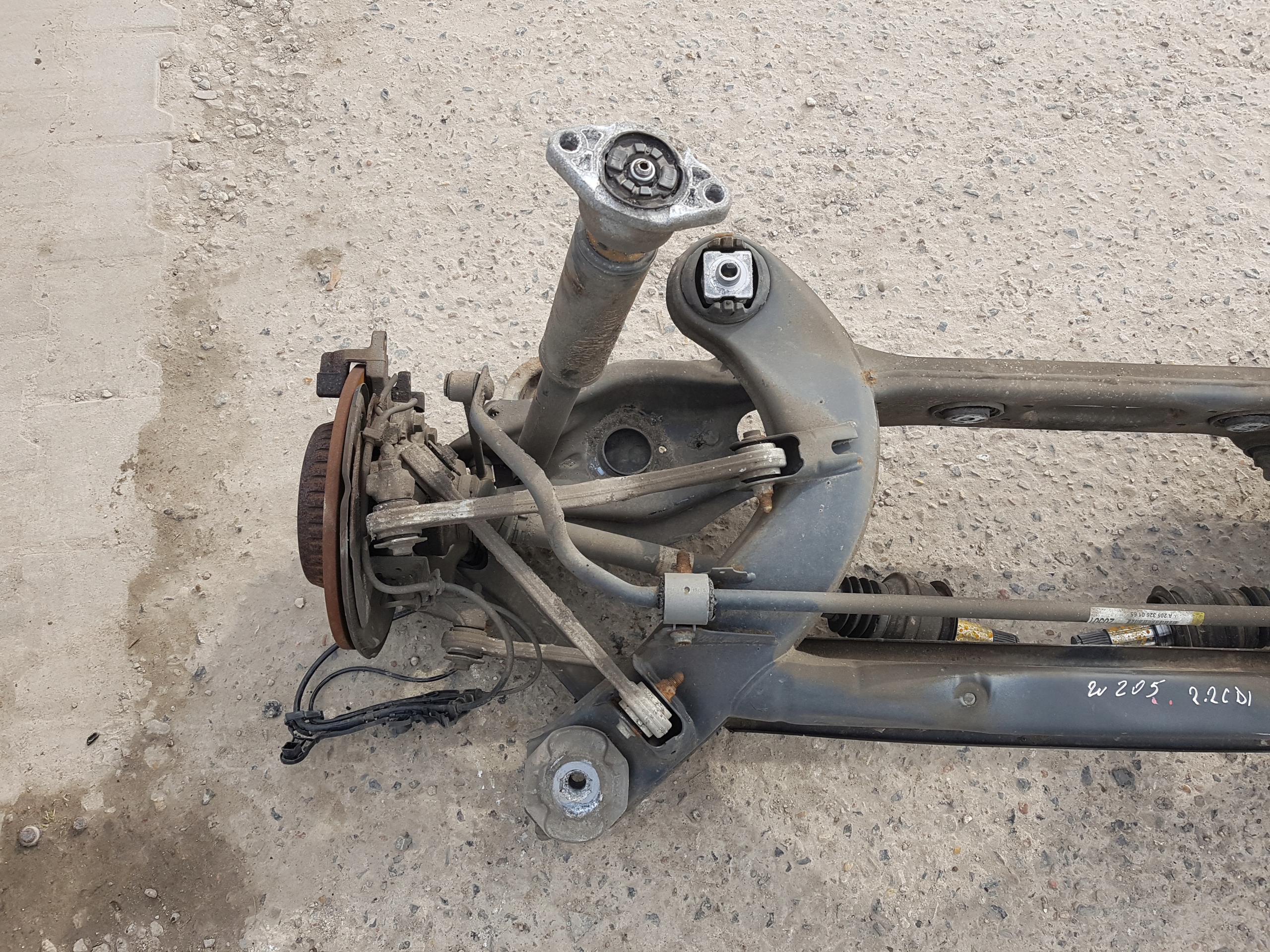 MERCEDES C KLASA W205 2.2CDI BELKA ZAWIESZENIA TYŁ Producent części Mercedes-Benz OE