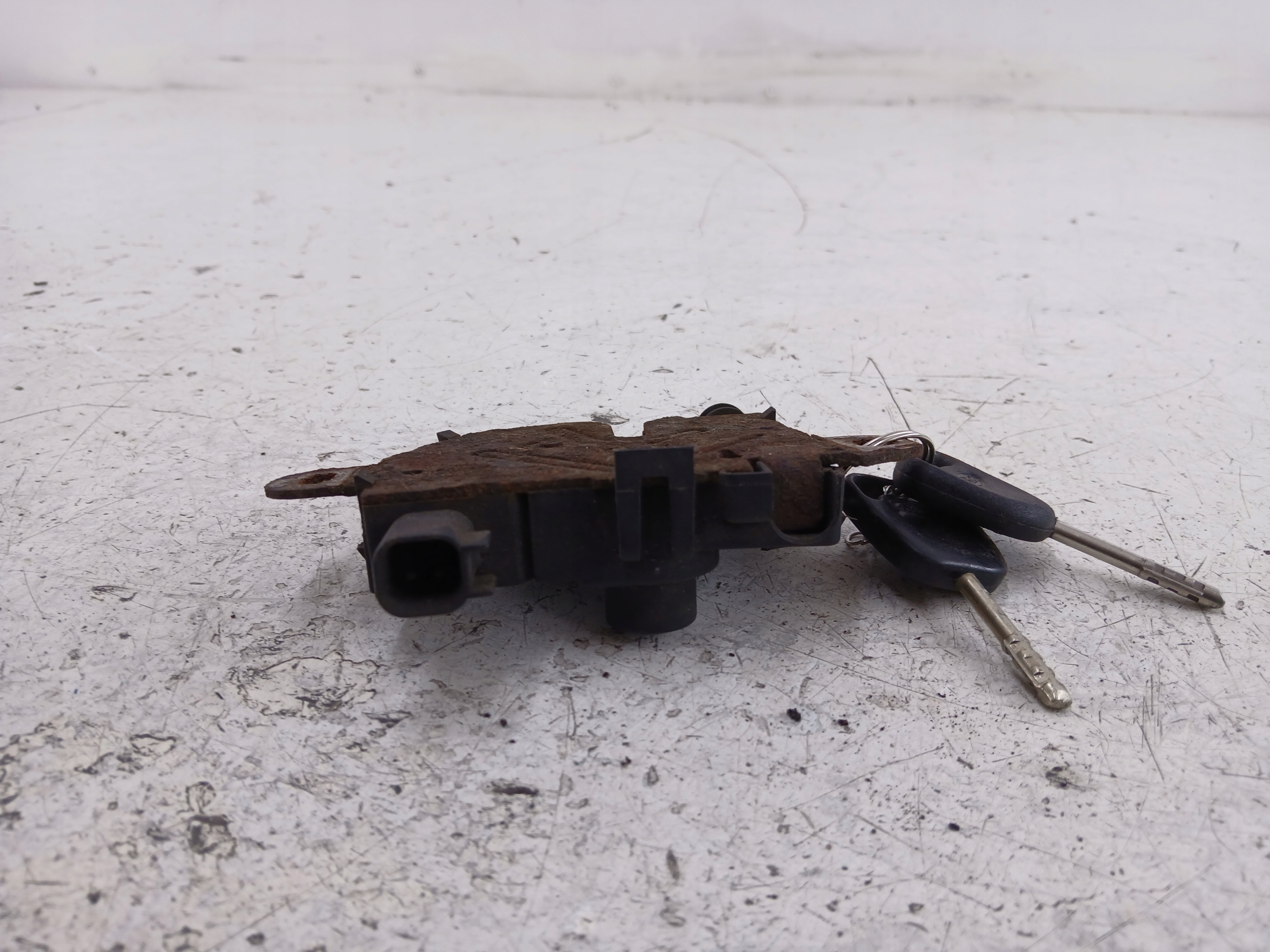 FORD FOCUS MK1 lock RYGIEL bonnets + key
