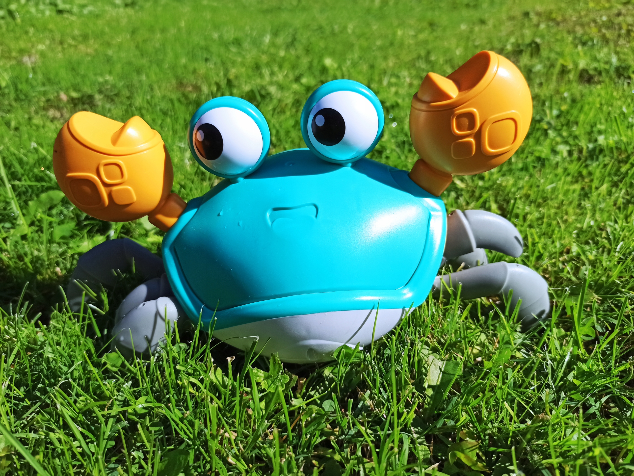 Krab Biegający Zabawka Interaktywna Zachęca do Ruchu Czujnik Ruchu+ baterie Głębokość produktu 10 cm