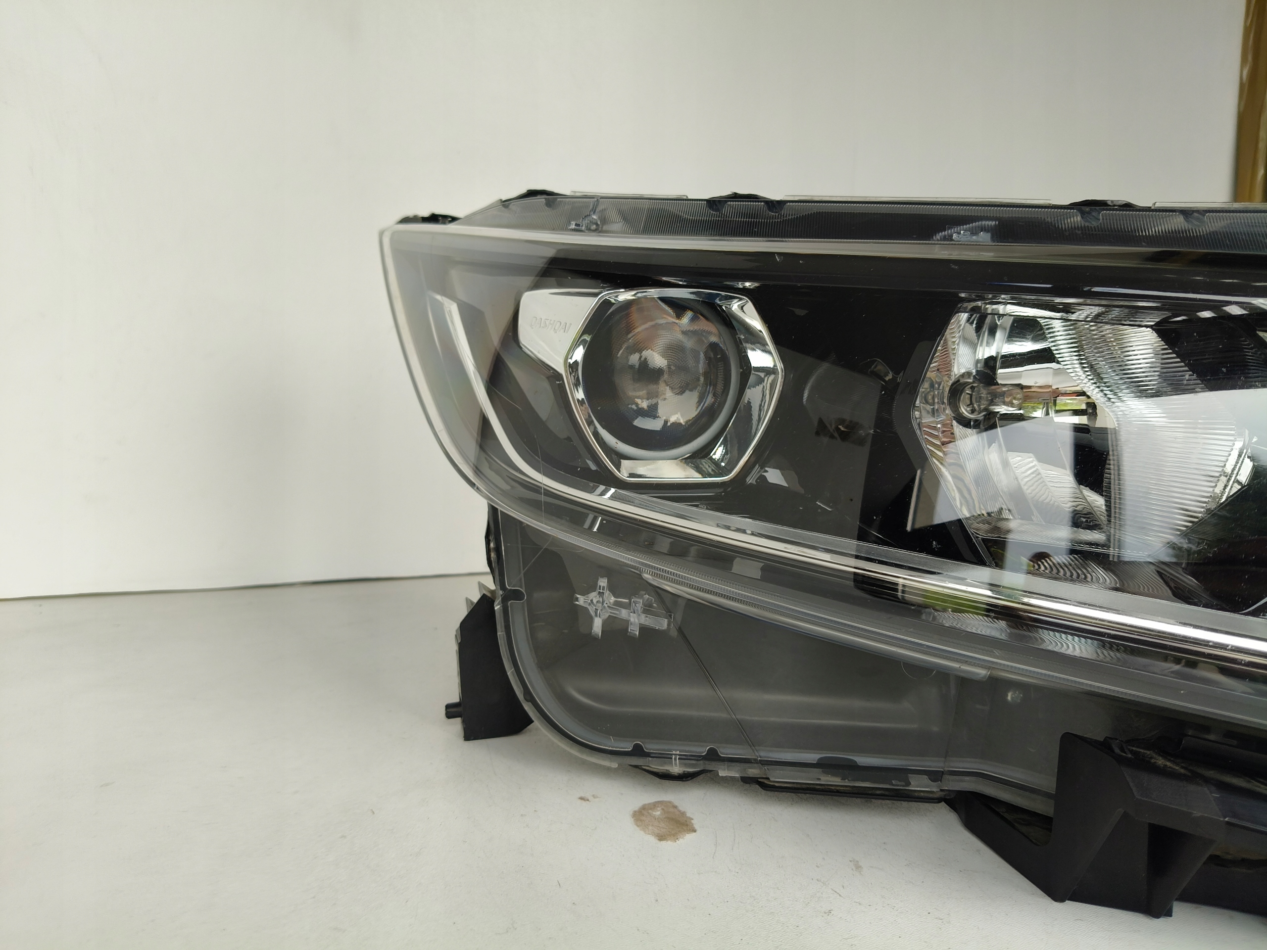 light right REFLEKTOR NISSAN QASHQAI 17- LIFT LED