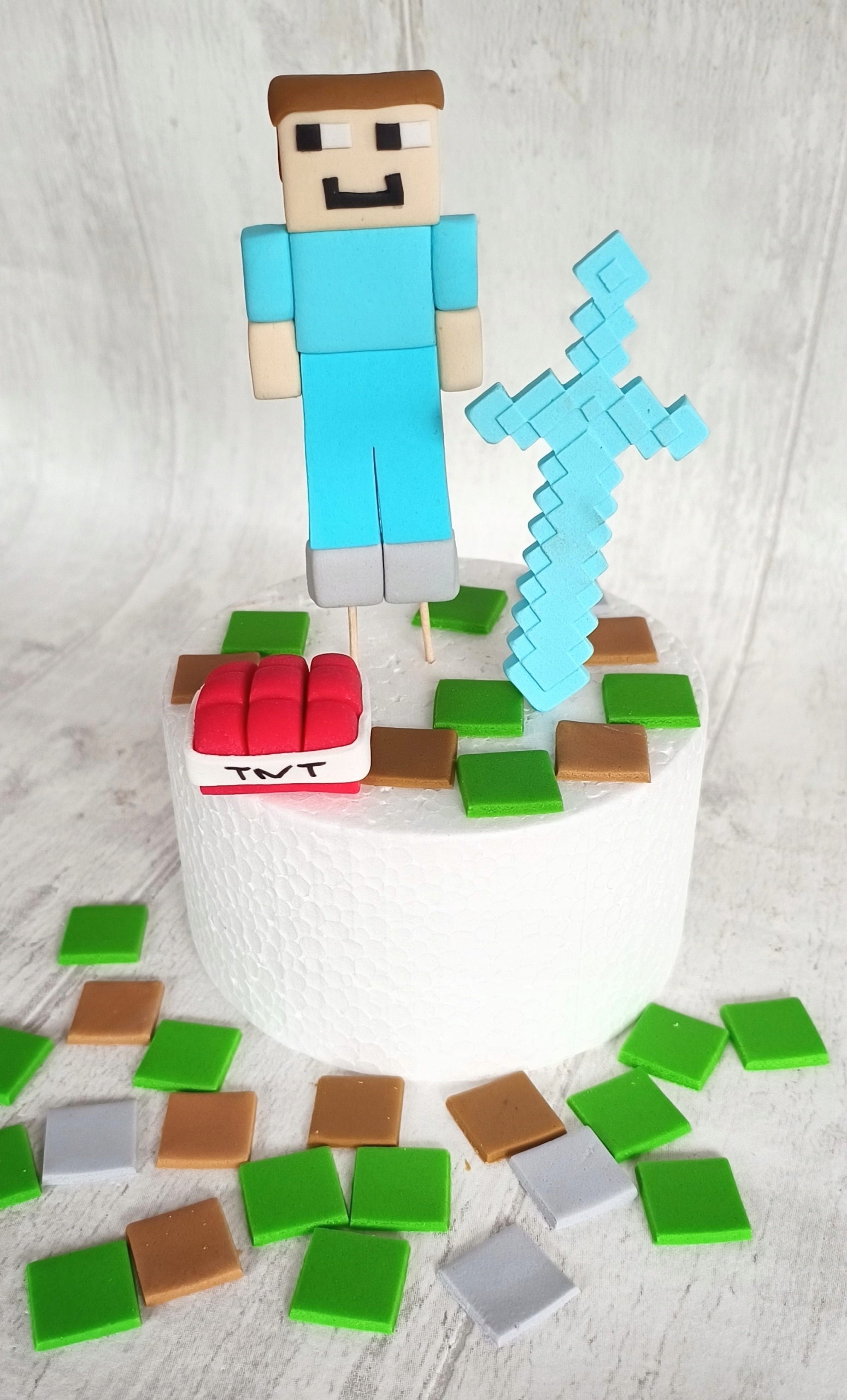 Levně Steve Minecraft Meč Tnt a 30 čtverců dekorace z cukrové hmoty