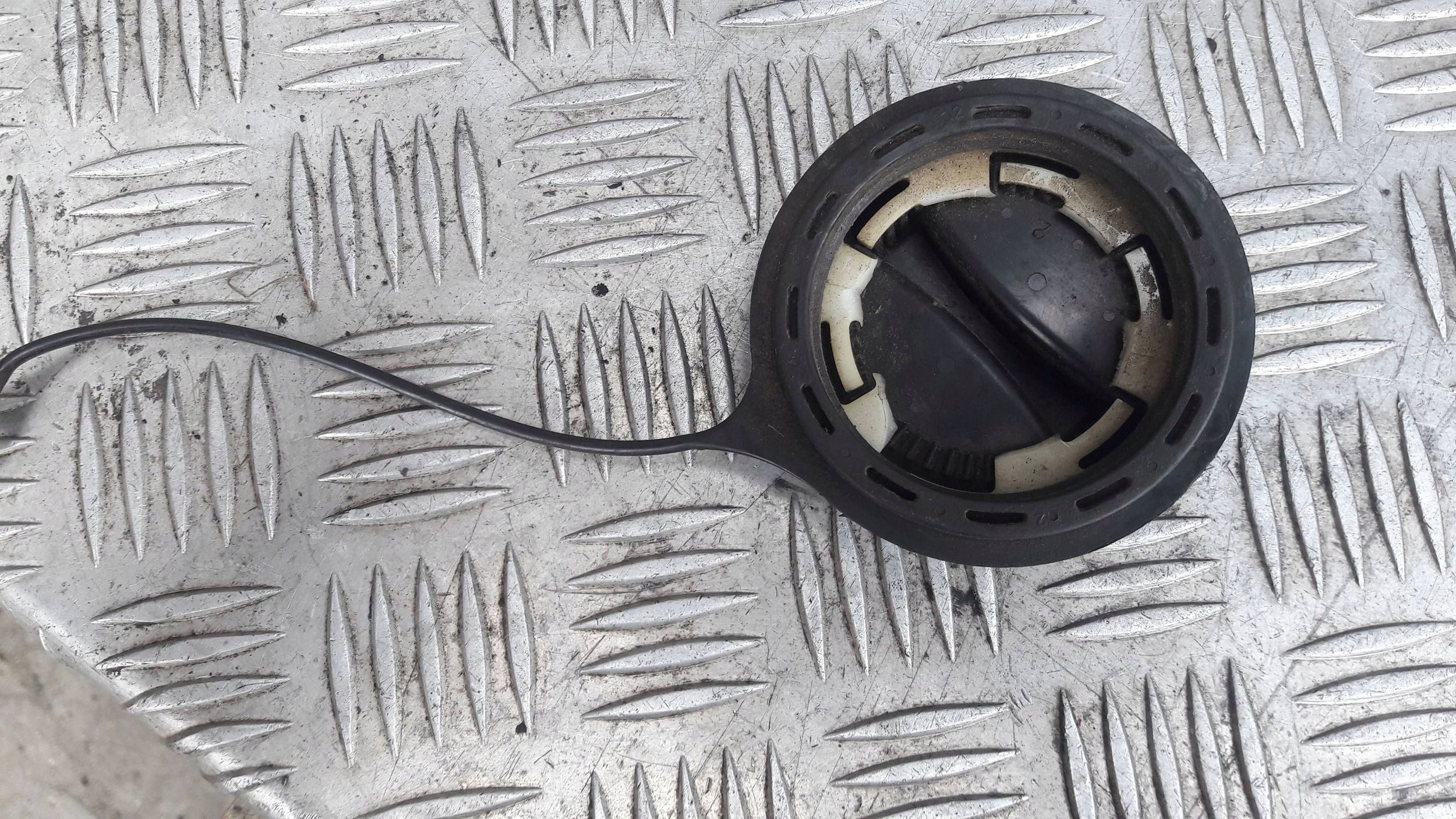 KOREK WLEWU PALIWA MERCEDES W163 ML Numer katalogowy części BRE6314