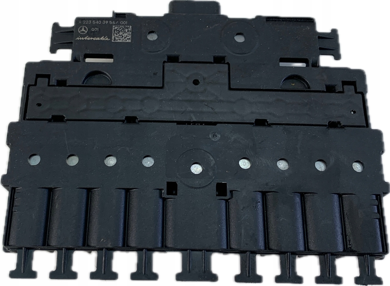 GNIAZDO SKRZYNKA BEZPIECZNIKÓW MERCEDES A2235403956