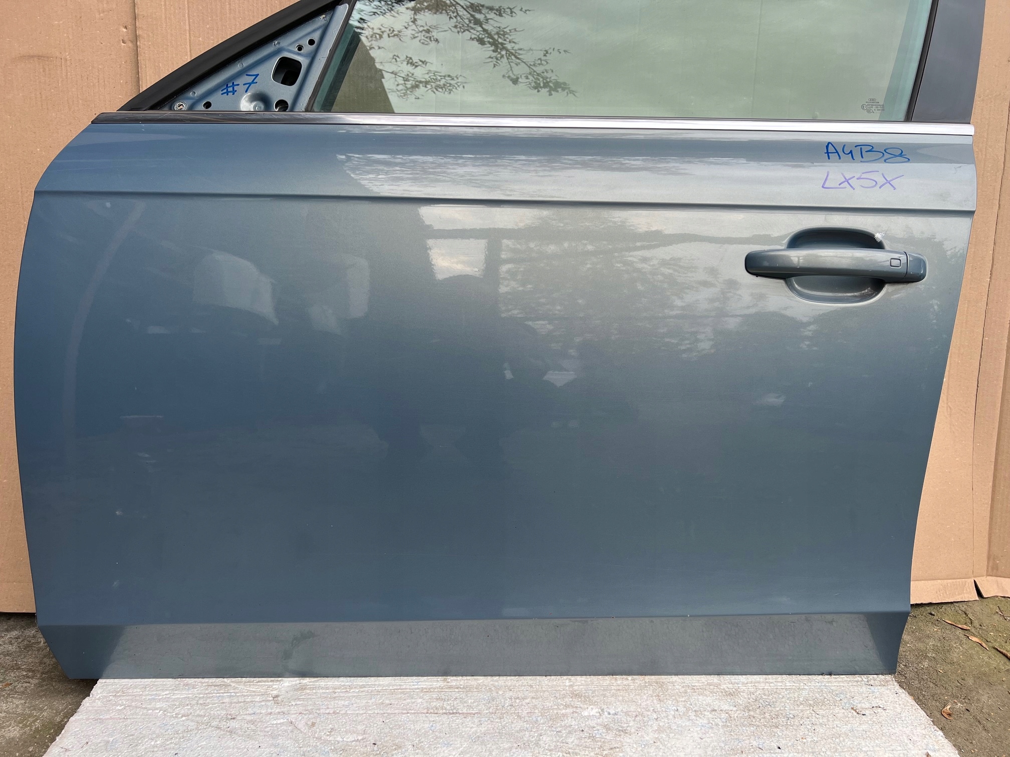 AUDI A4 B8 door left front left front LX5X