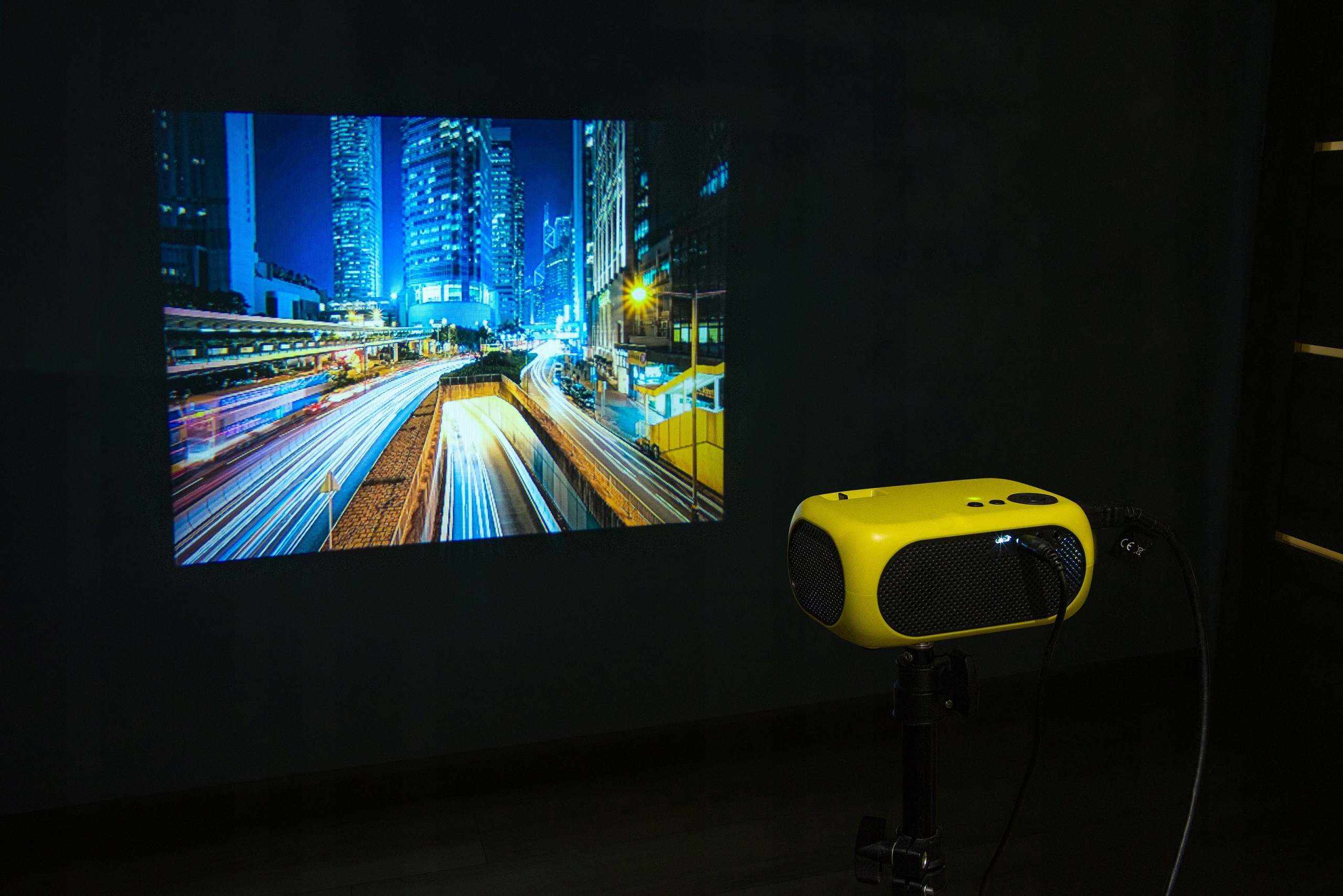 RZUTNIK MINI PROJEKTOR PRZENOŚNY FHD 120" DUŻA JASNOŚĆ OBRAZU+KONSOLA ŻÓŁTY Rozdzielczość podstawowa (px) inna