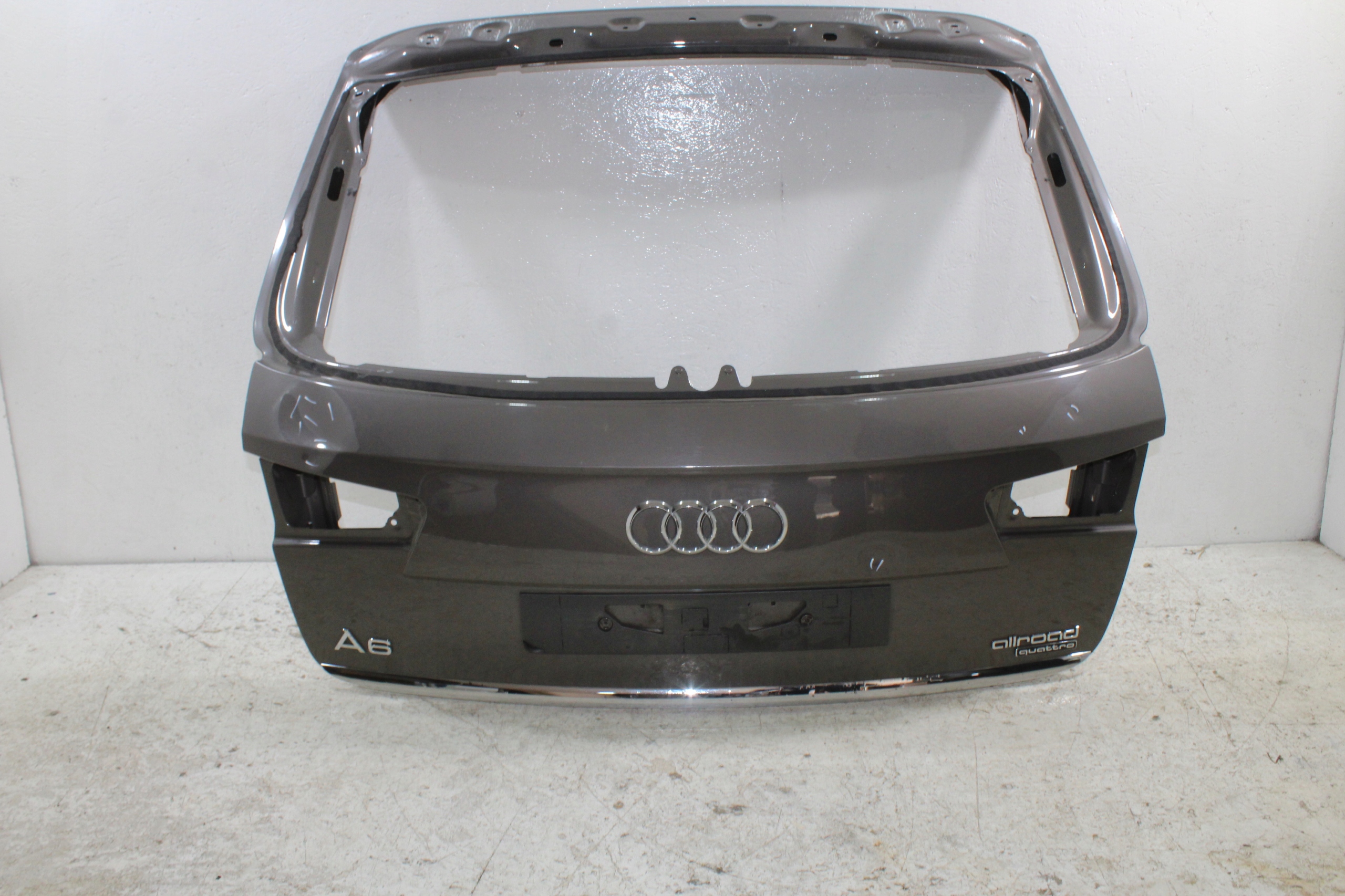 Audi A6 C7 Allroad trunk door boot rear part