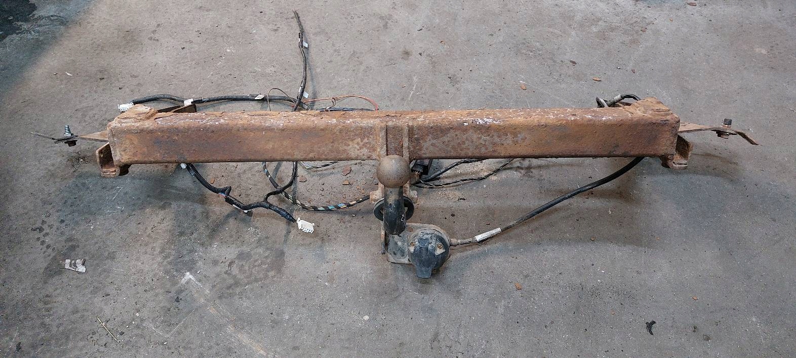 HAK HOLOWNICZY + TABLICZKA COROLLA VERSO II AFC 52400006 Rodzaj kuli Odkręcana