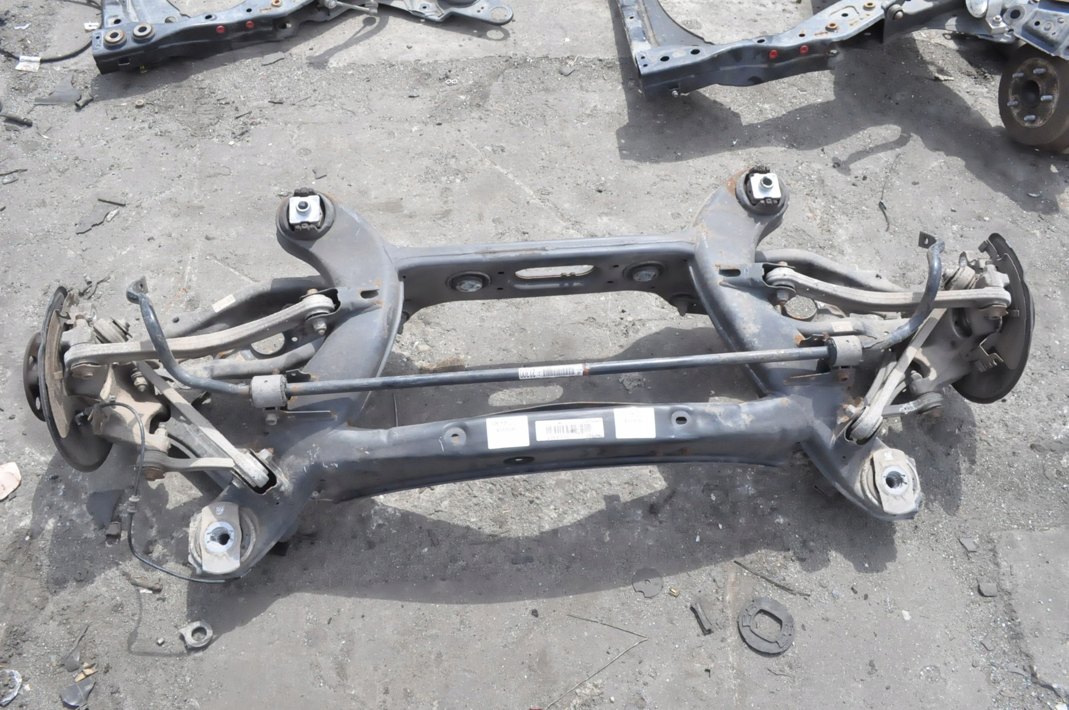 MERCEDES W213 2.0 D ZAWIESZENIE BELKA TYŁ