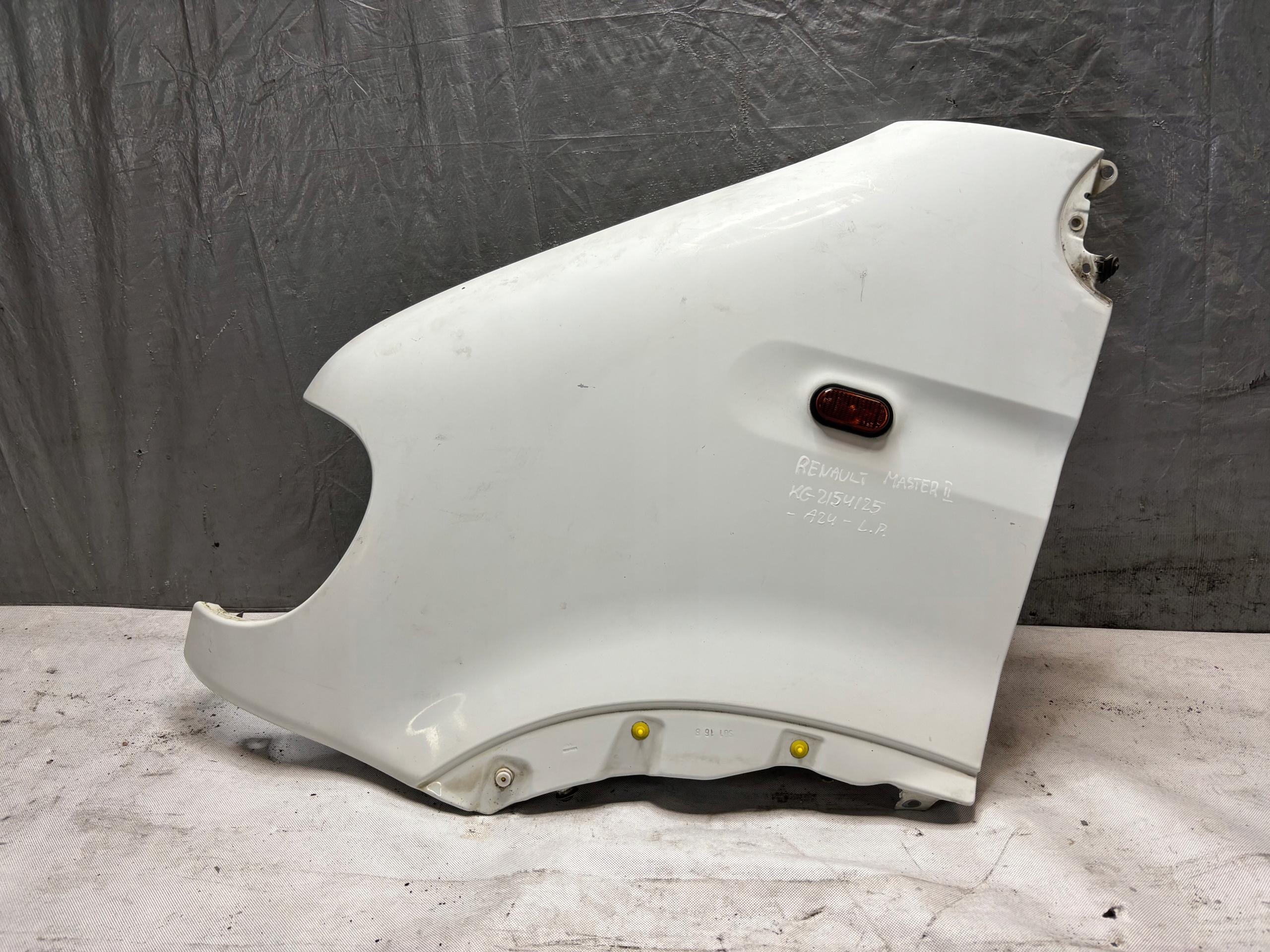 fender left front Renault Master II 2 przedlift k: 0389
