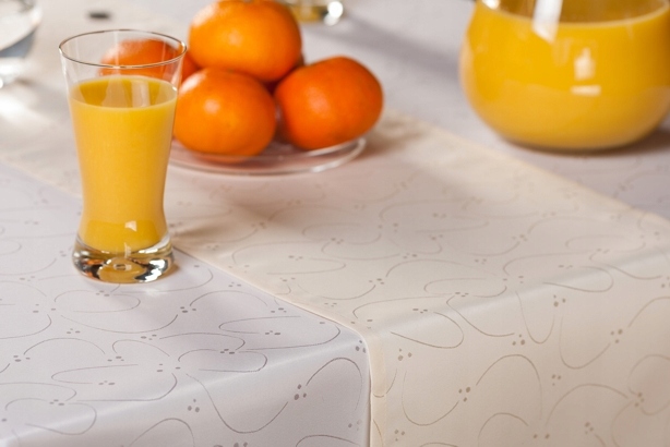 Biały obrus na stół plamoodporny w gałązki 100x240 Długość 240 cm