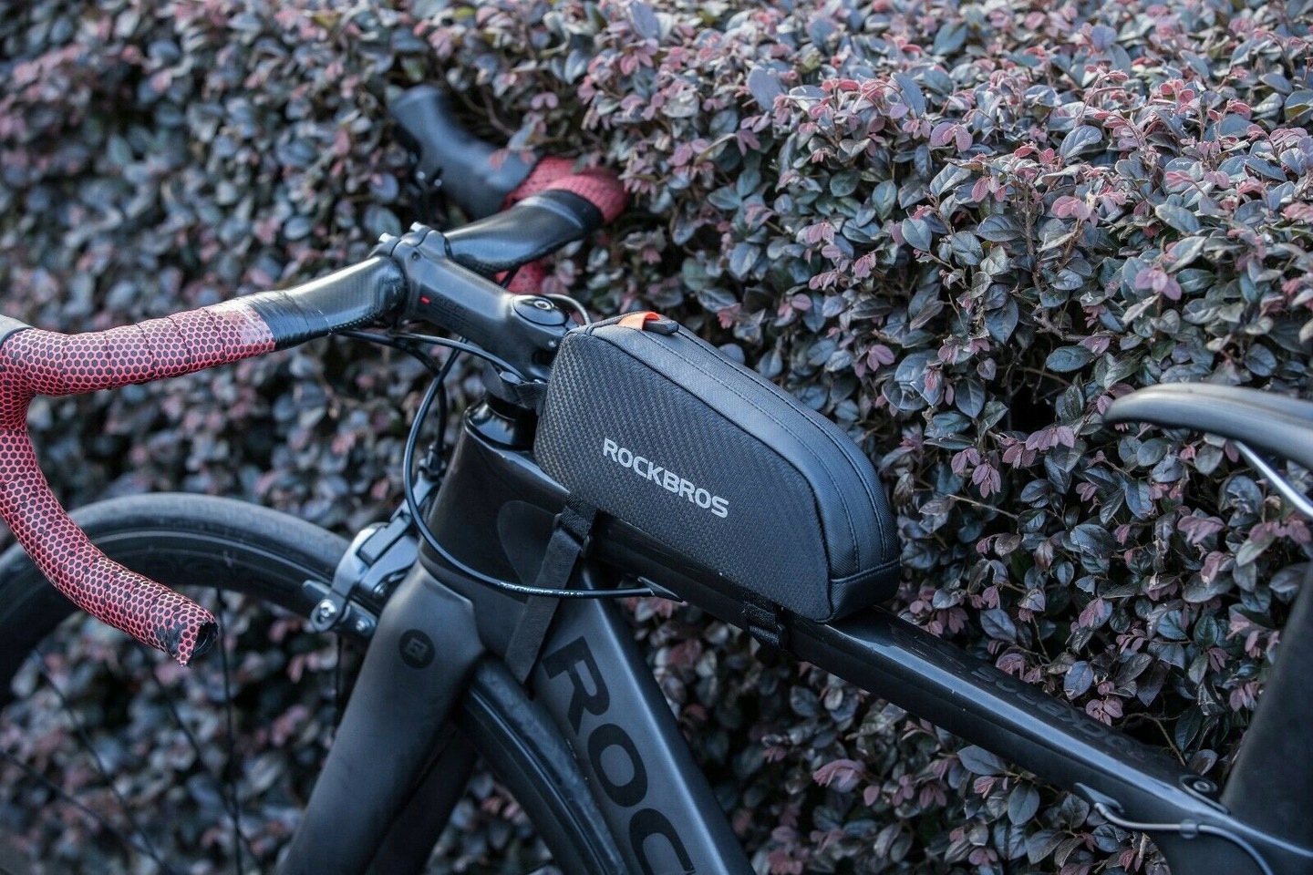 TORBA ROWEROWA ROCKBROS NA RAMĘ SAKWA Kolor dominujący czarny