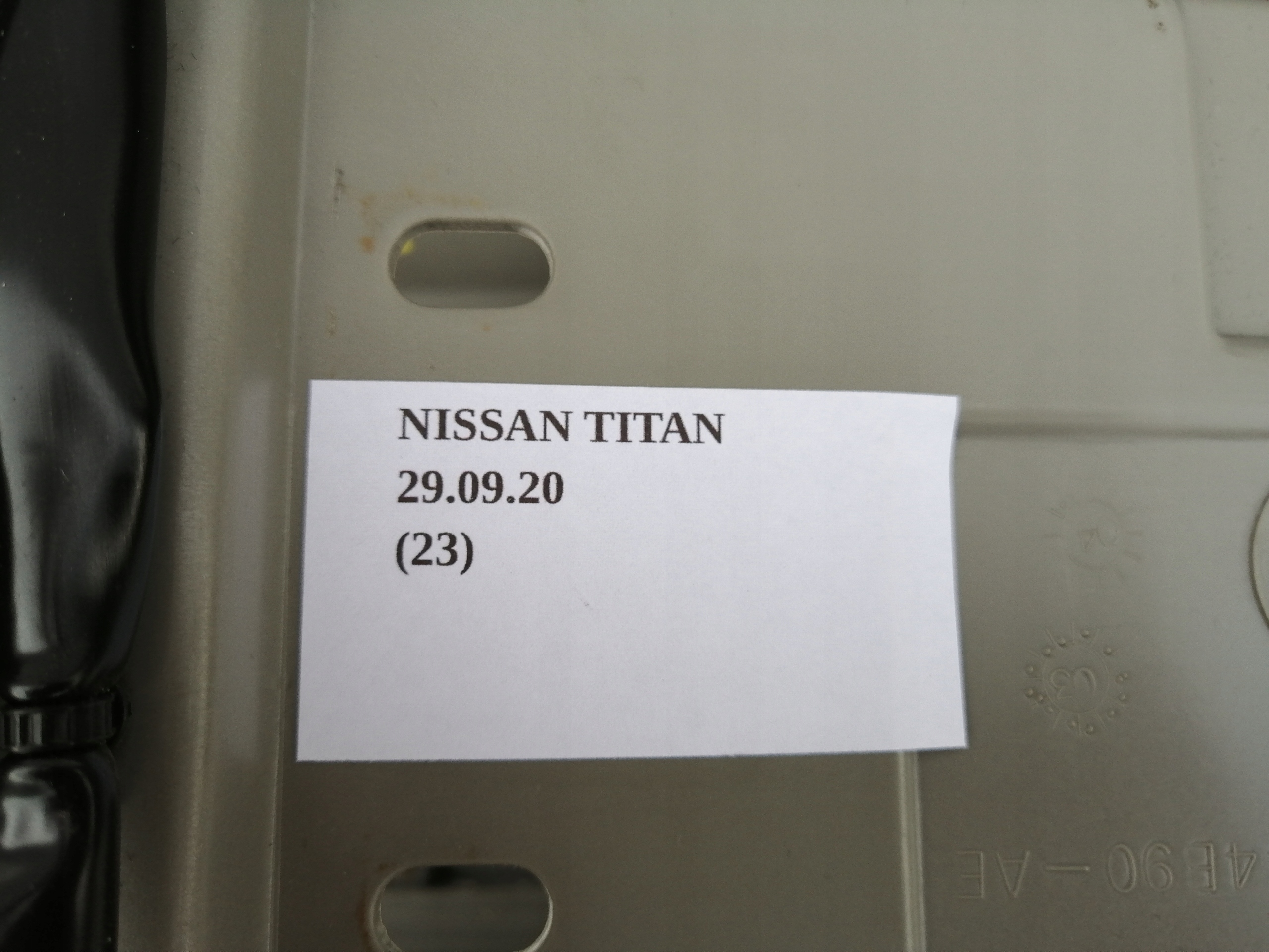 корпус консоль средняя nissan титан