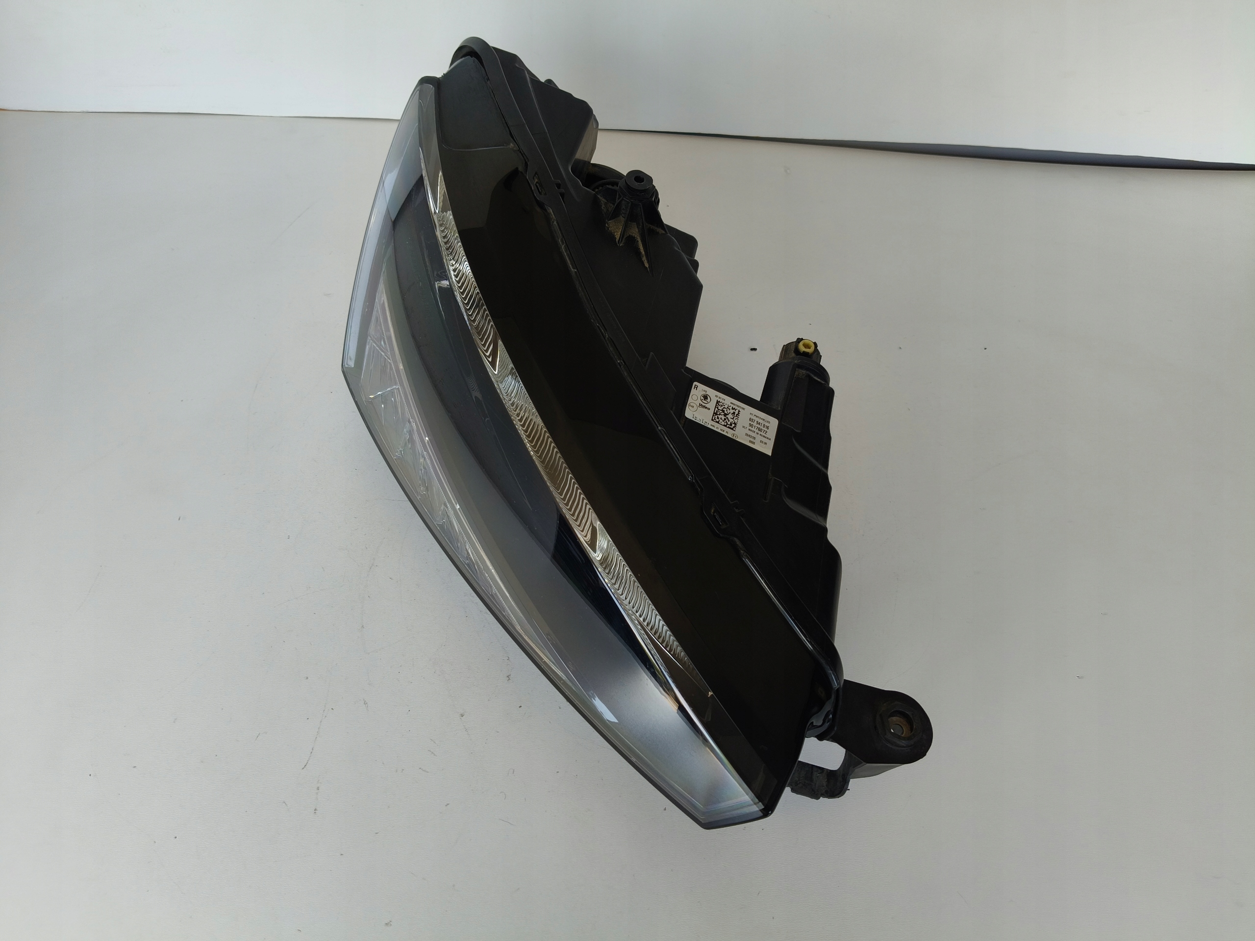 light right REFLEKTOR SKODA SCALA 657 18- LED