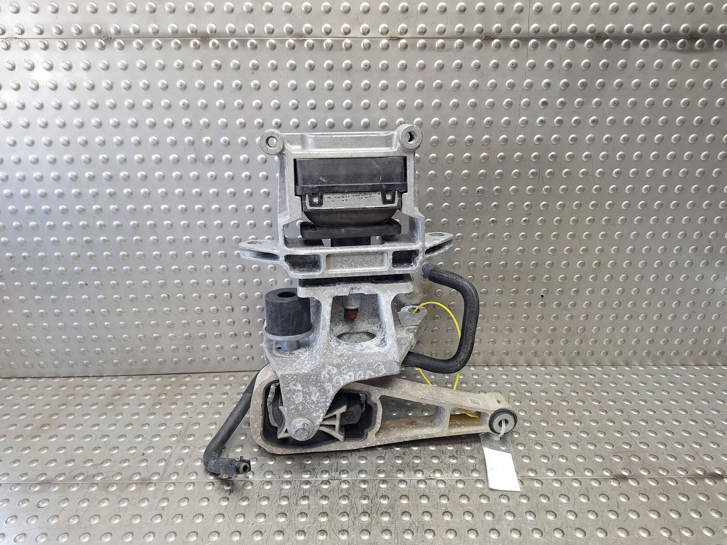 holder engine mount K8D2-6P096-AA K8D2-6P082-AB LAND ROVER EVOQUE II