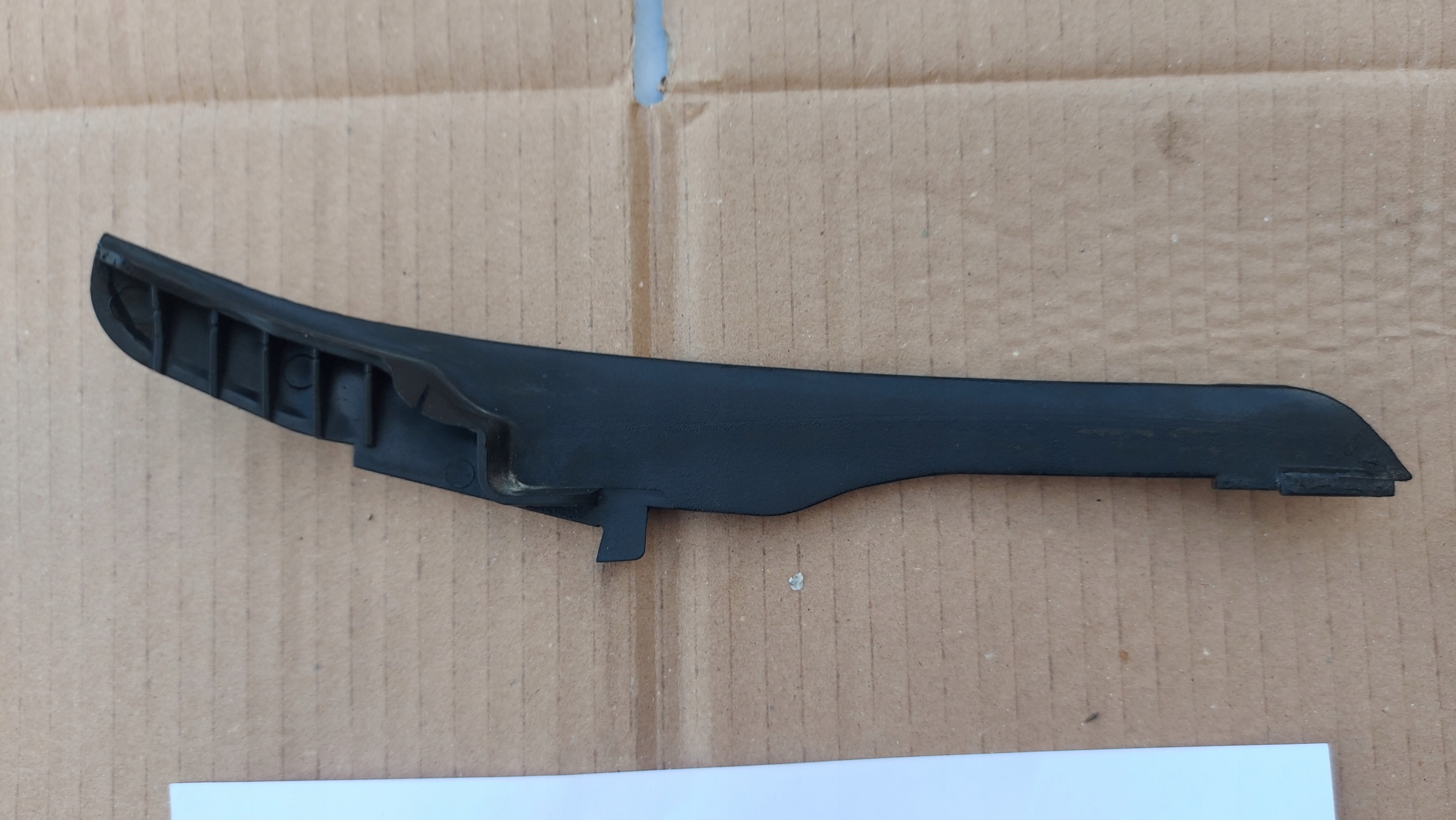 spoiler under the window right TOYOTA YARIS II 05-11