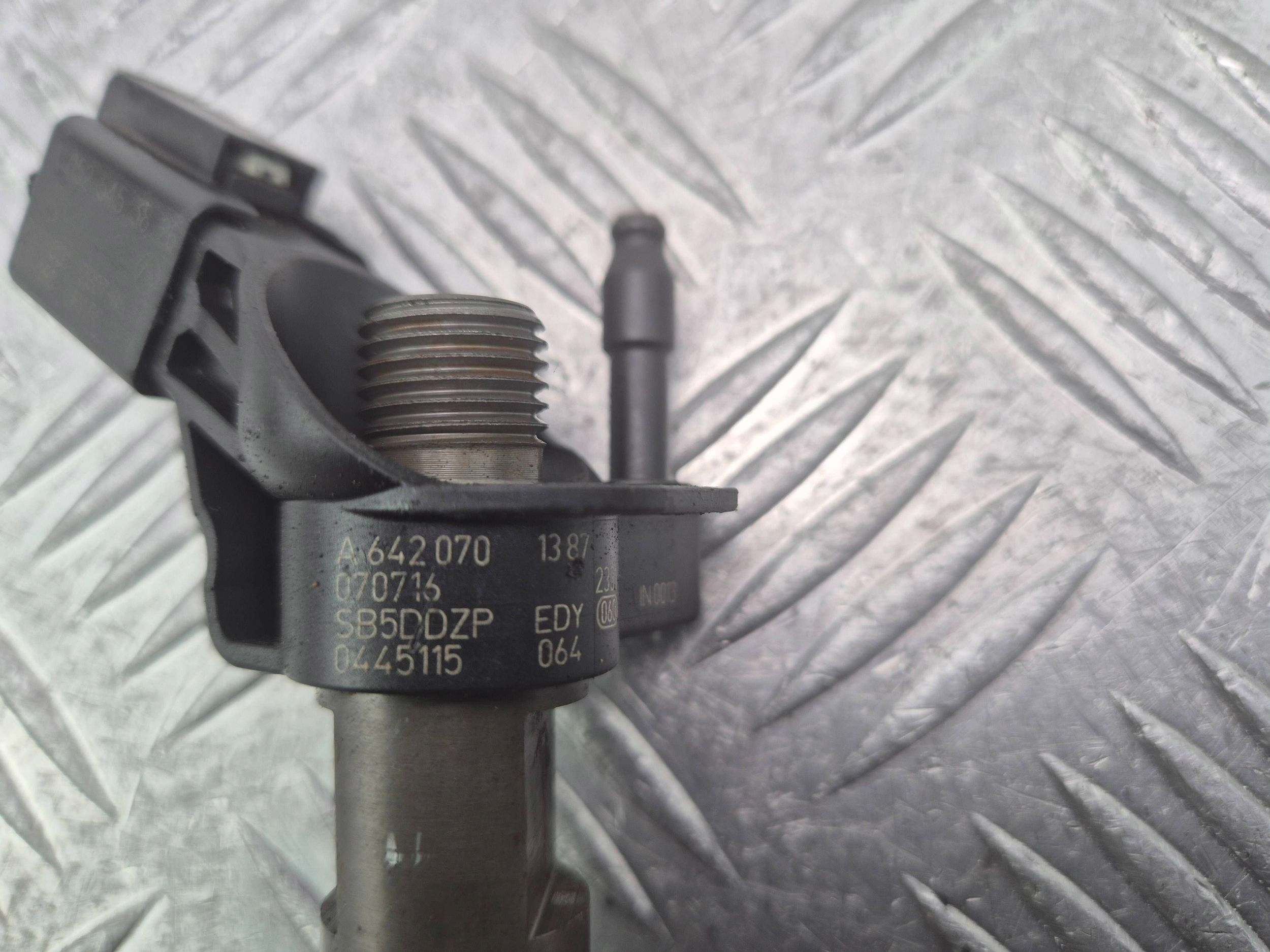 Mercedes E320 CDI W211 3.0 injector A6420701387 OM642