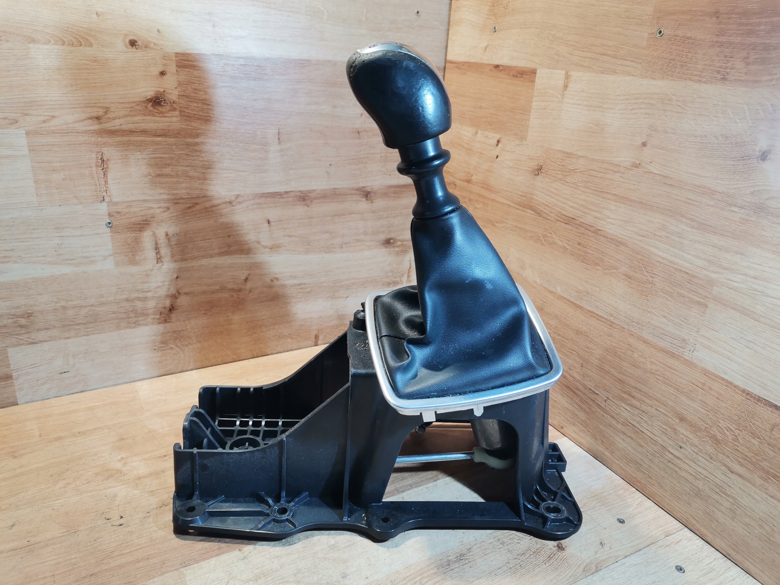 LEWAREK ZMIANY BIEGÓW RENAULT LAGUNA III 1.5 dci 8200933375B Rodzaj skrzyni Manualna