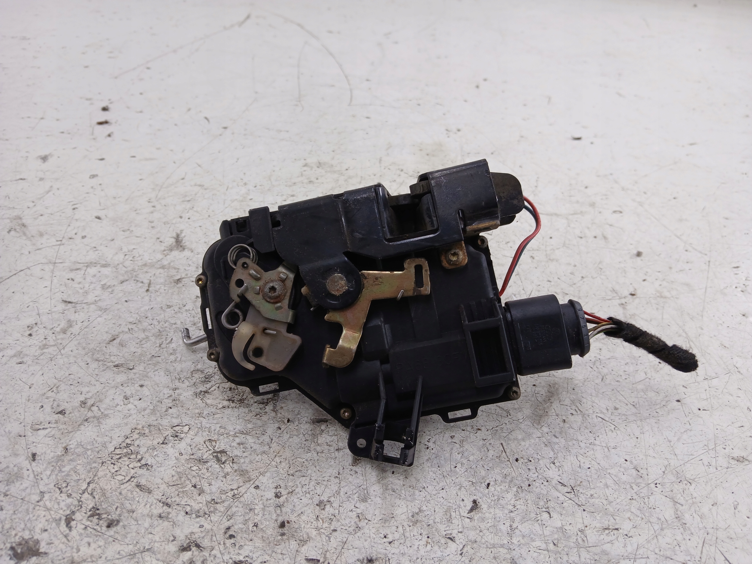 AUDI A6 C5 lock door right front 4B1837016B