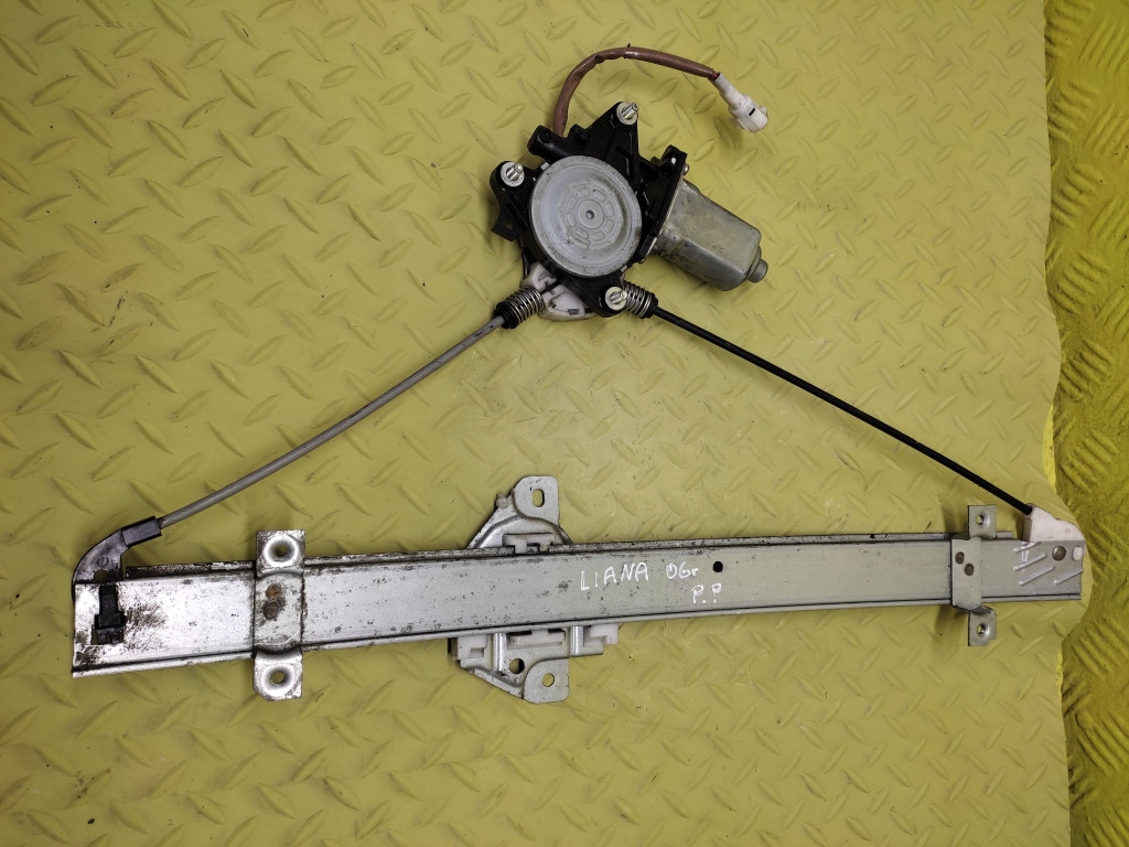 SUZUKI LIANA and window regulator right front 8343076F10