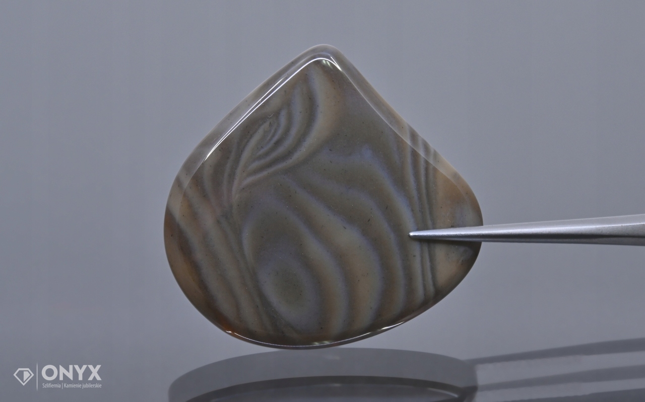 Křemílek pruhovaný kabošon nepravidelný 32,5x31 mm