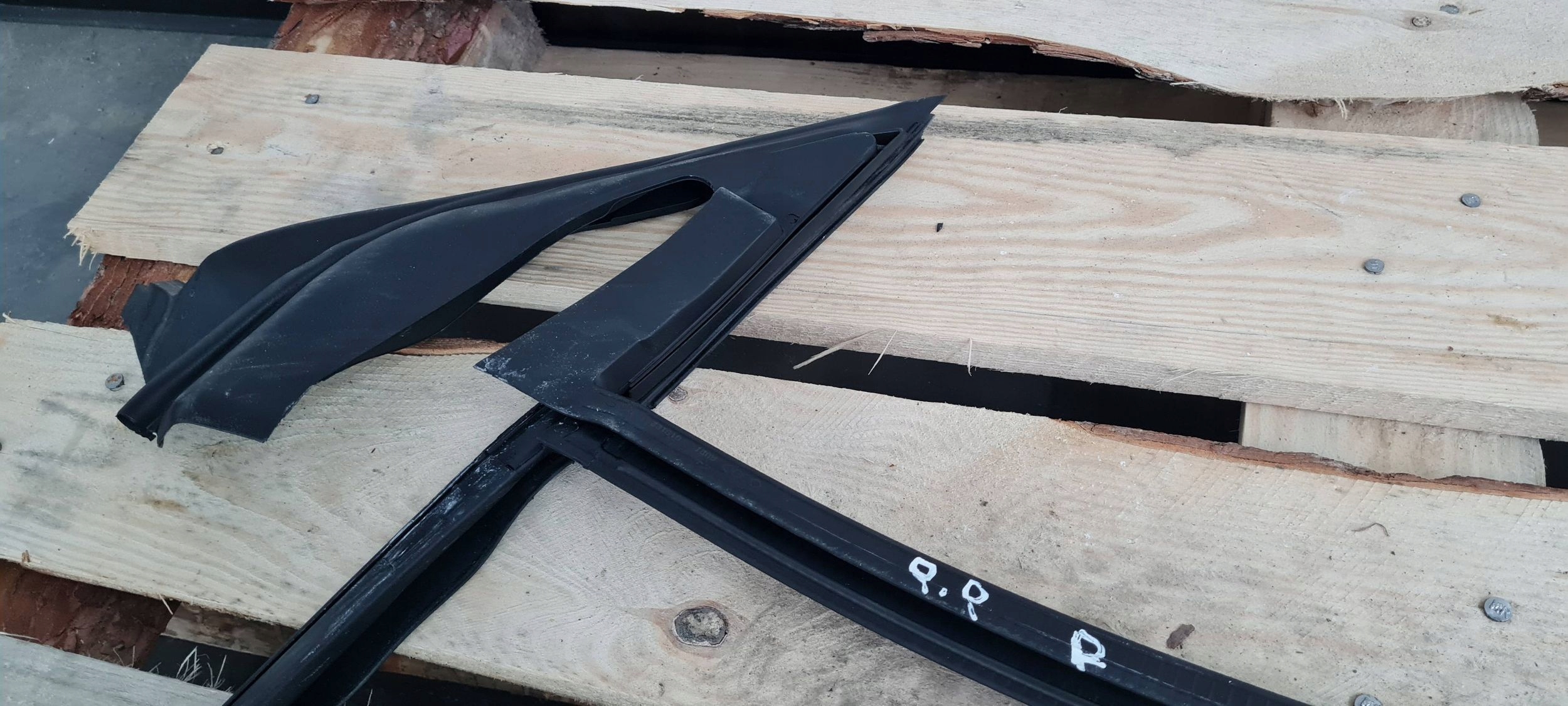 SQ8 4M RSQ8 Q8 gasket rubber door right right front 4M8837480F
