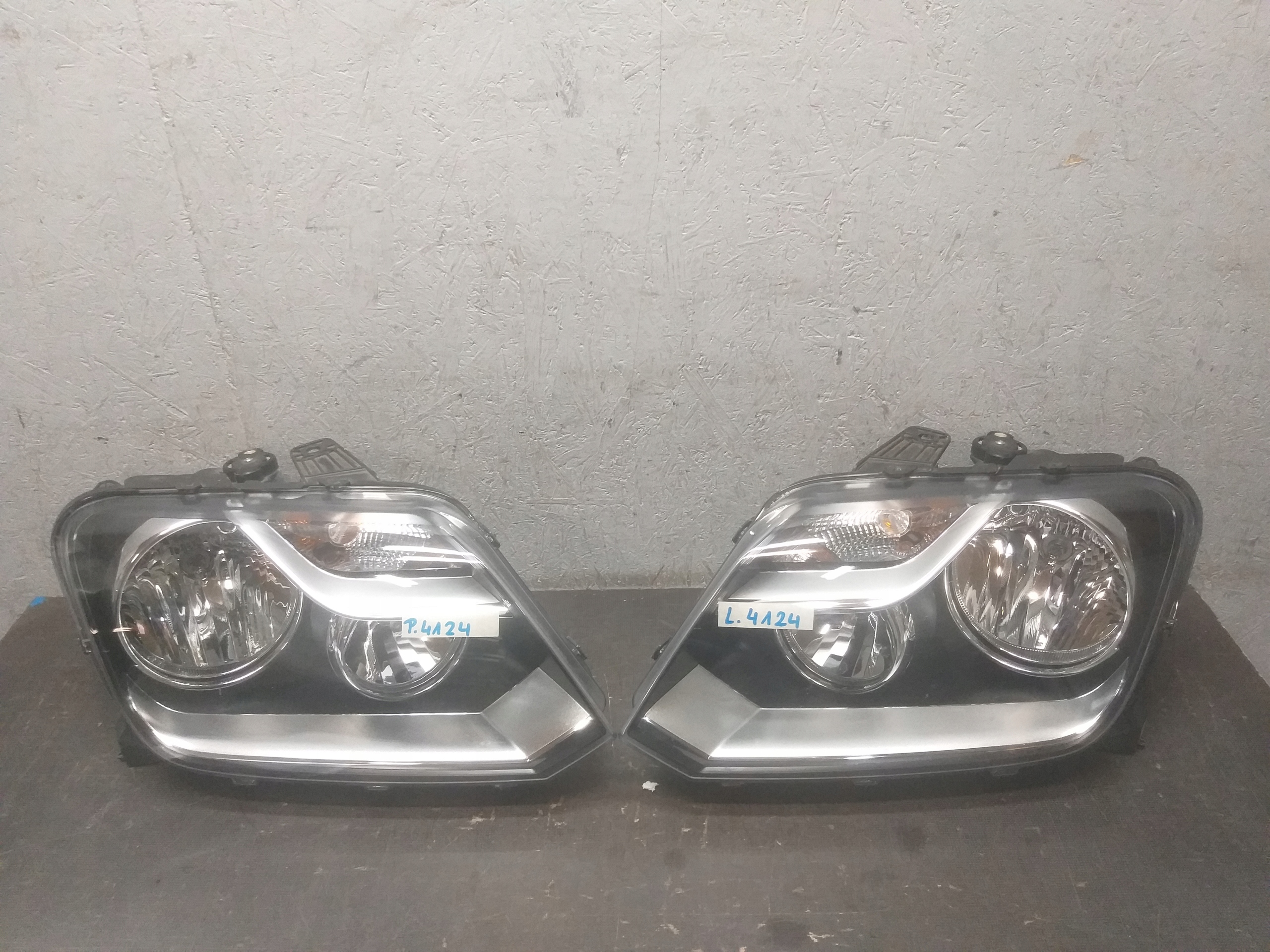 light lights front right left VW AMAROK VALEO