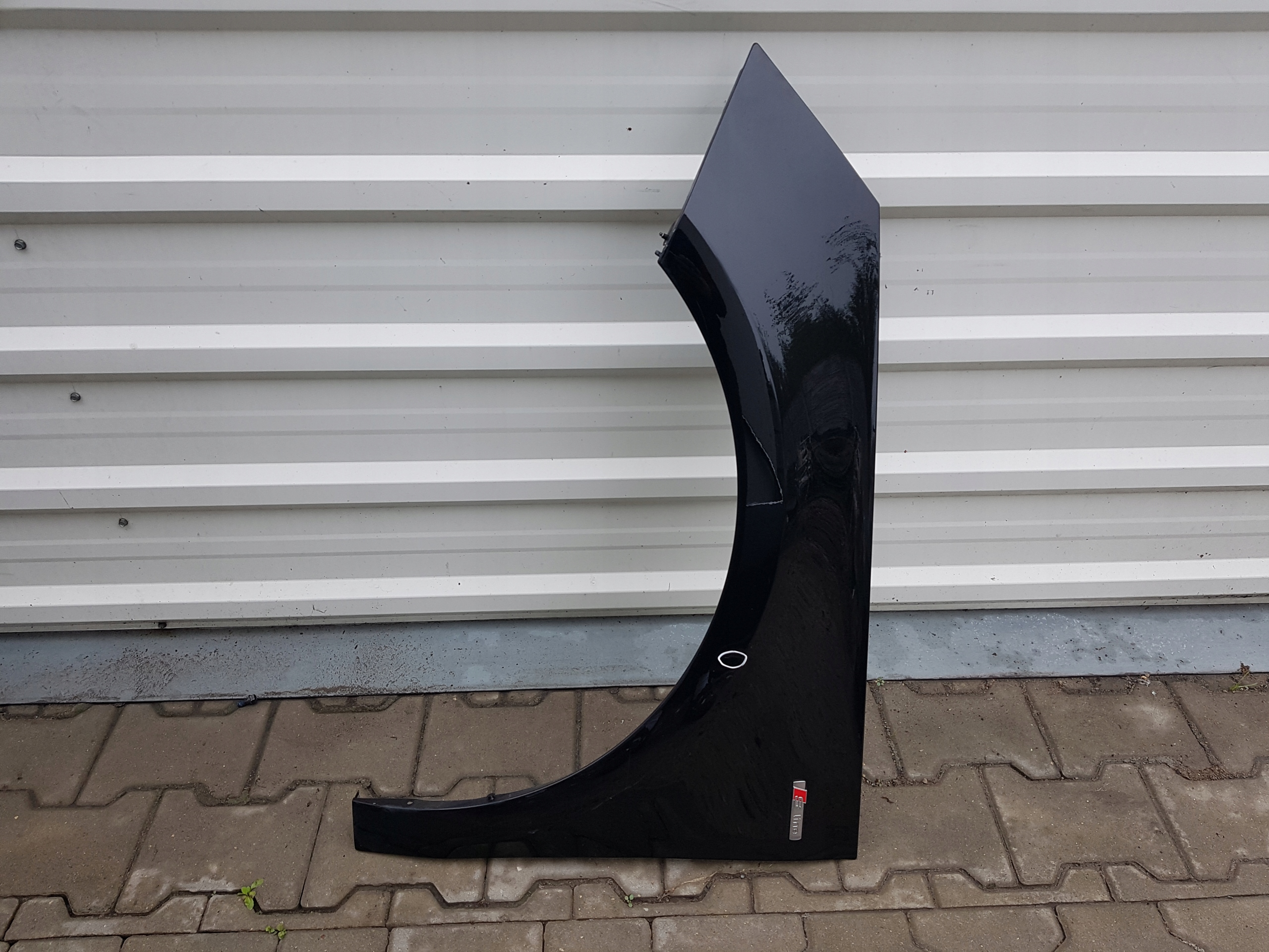 AUDI A1x 10-14r КРИЛО ЛІВИЙ ПЕРЕД Lc9x