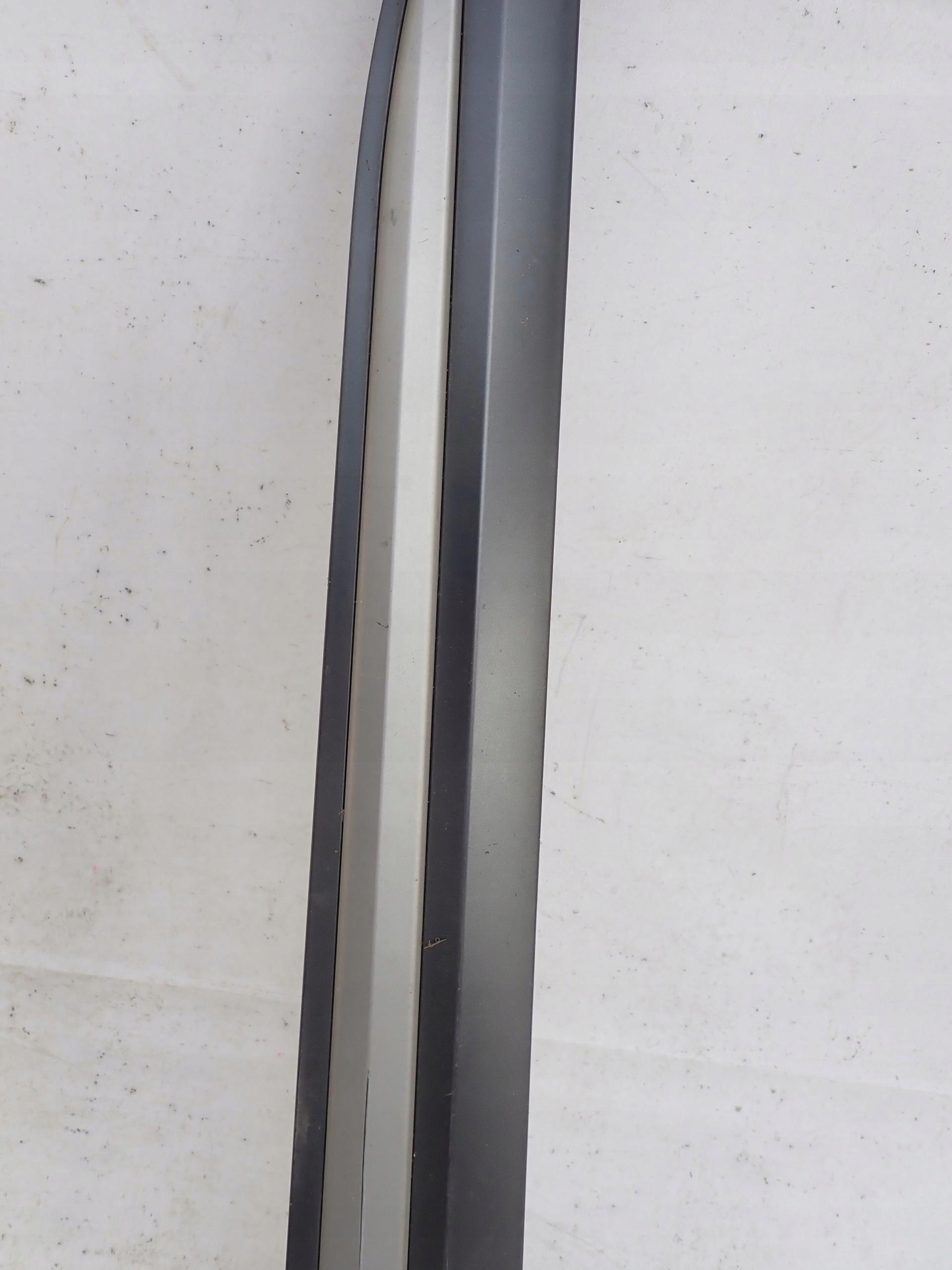 HYUNDAI KONA and 1 17-23 cap moulding door right front