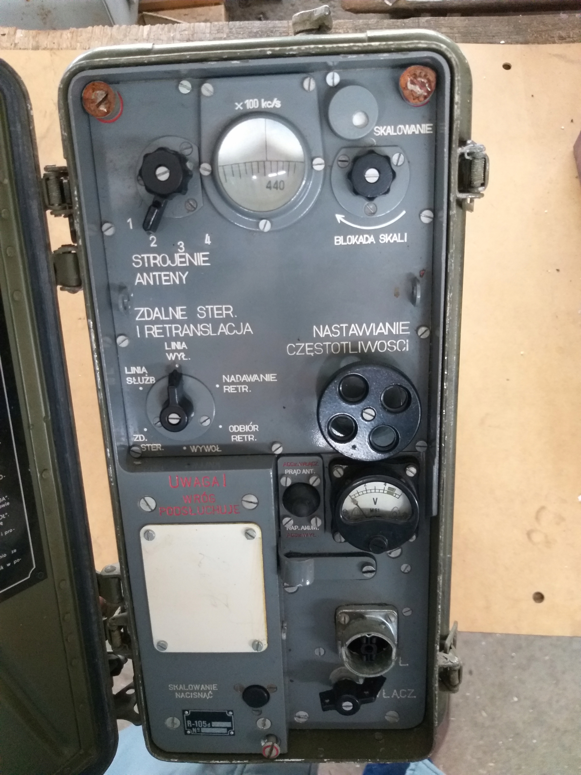 RADIOSTACJA R 105D PRODUKCJI POLSKIEJ.