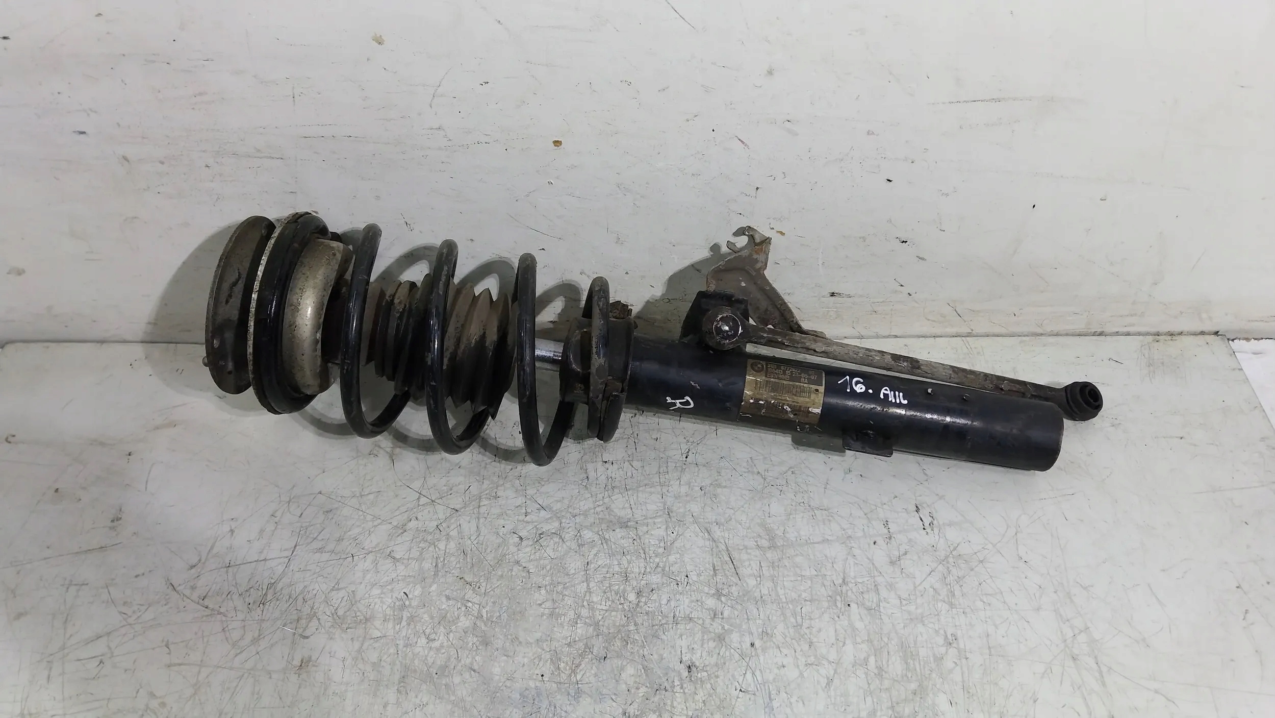 STOSSDÄMPFER VORNE RECHTS 6772922 BMW E90 E91 E92 2.0D